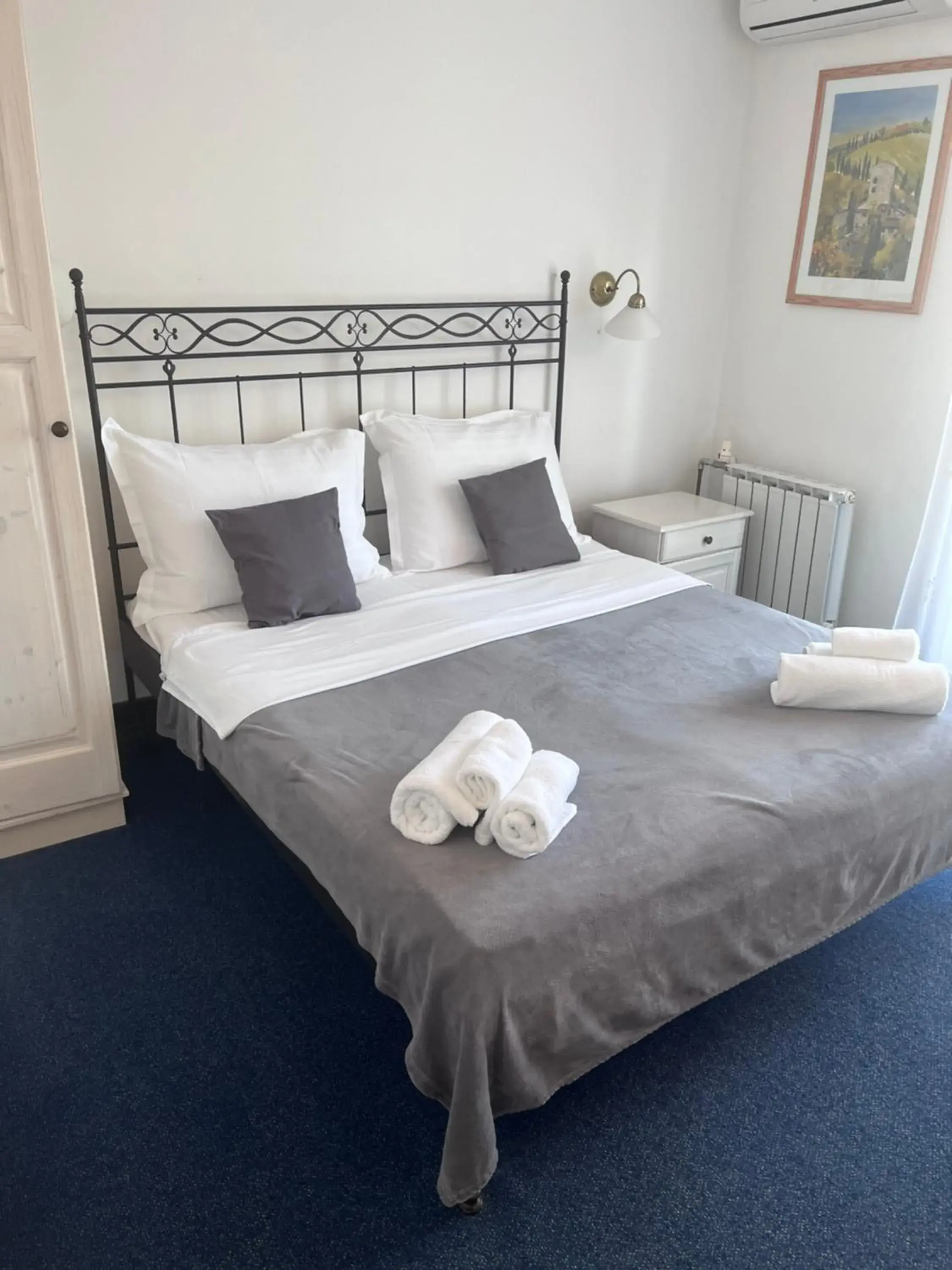 Triple Room with Balcony in B&B Baron Gautsch Triple Room with Balcony in B&B Baron Gautsch