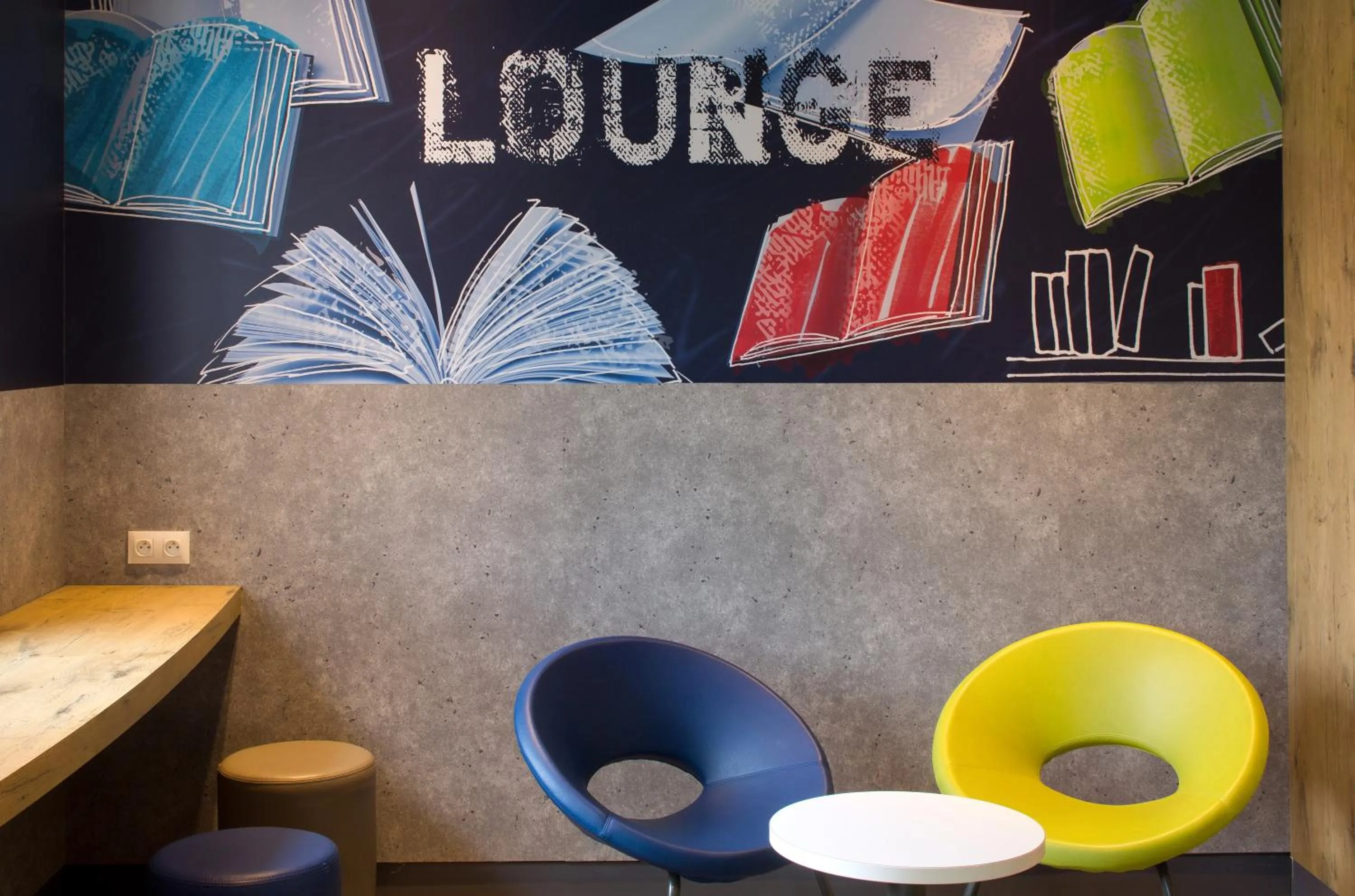 Lobby or reception in ibis budget Montceau les Mines