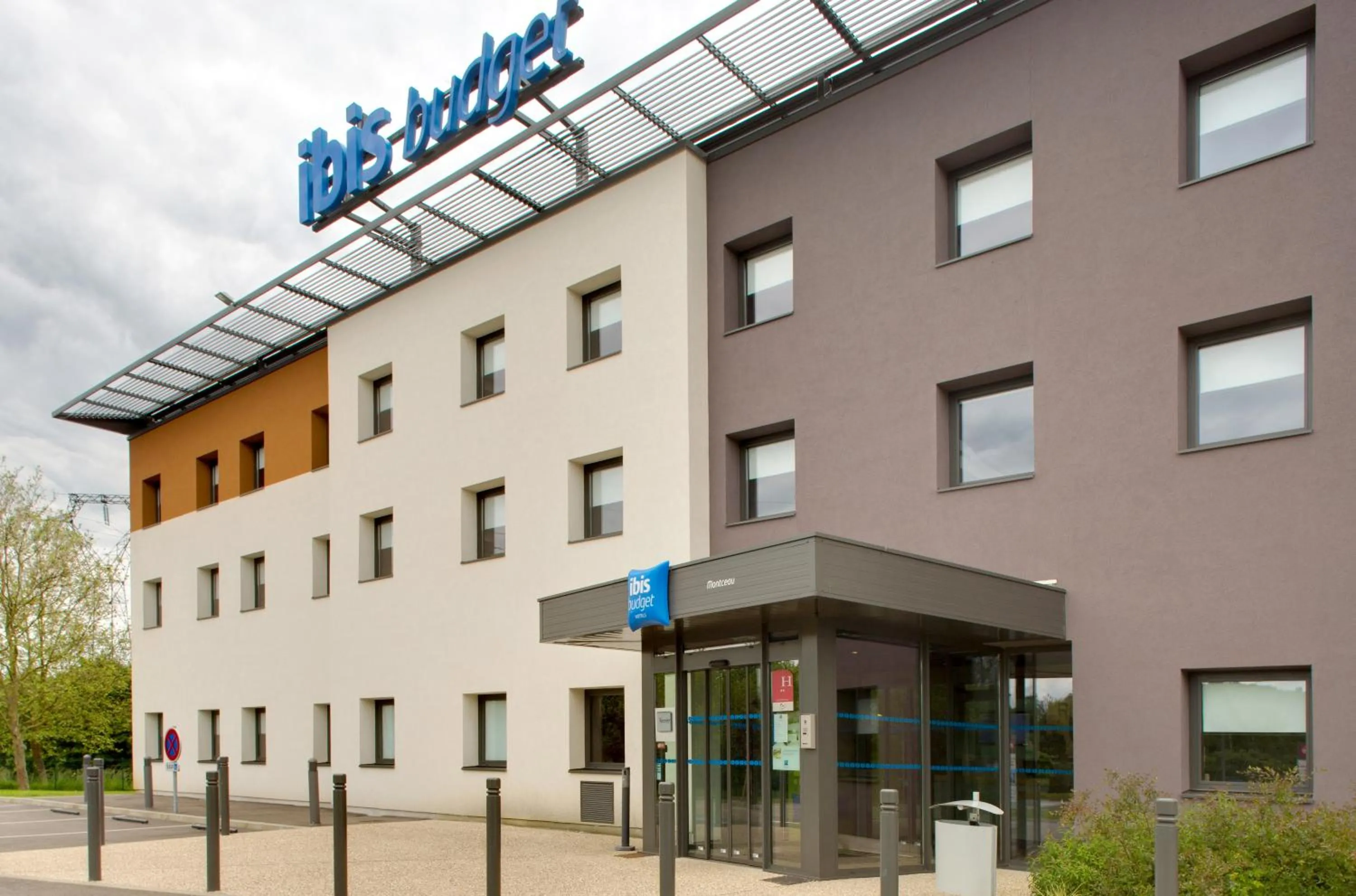 Facade/entrance in ibis budget Montceau les Mines