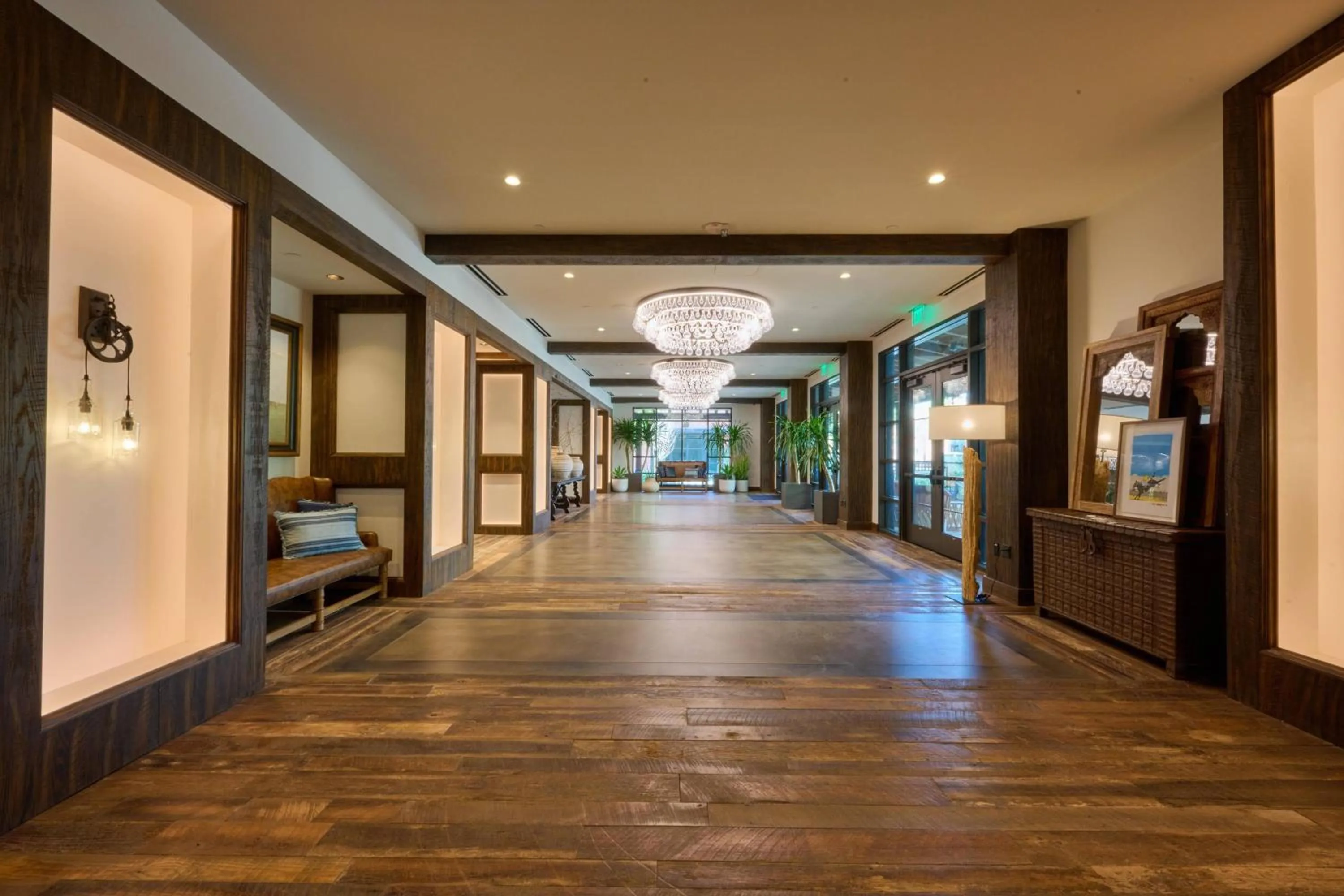 Lounge or bar in Hotel Drover, Autograph Collection