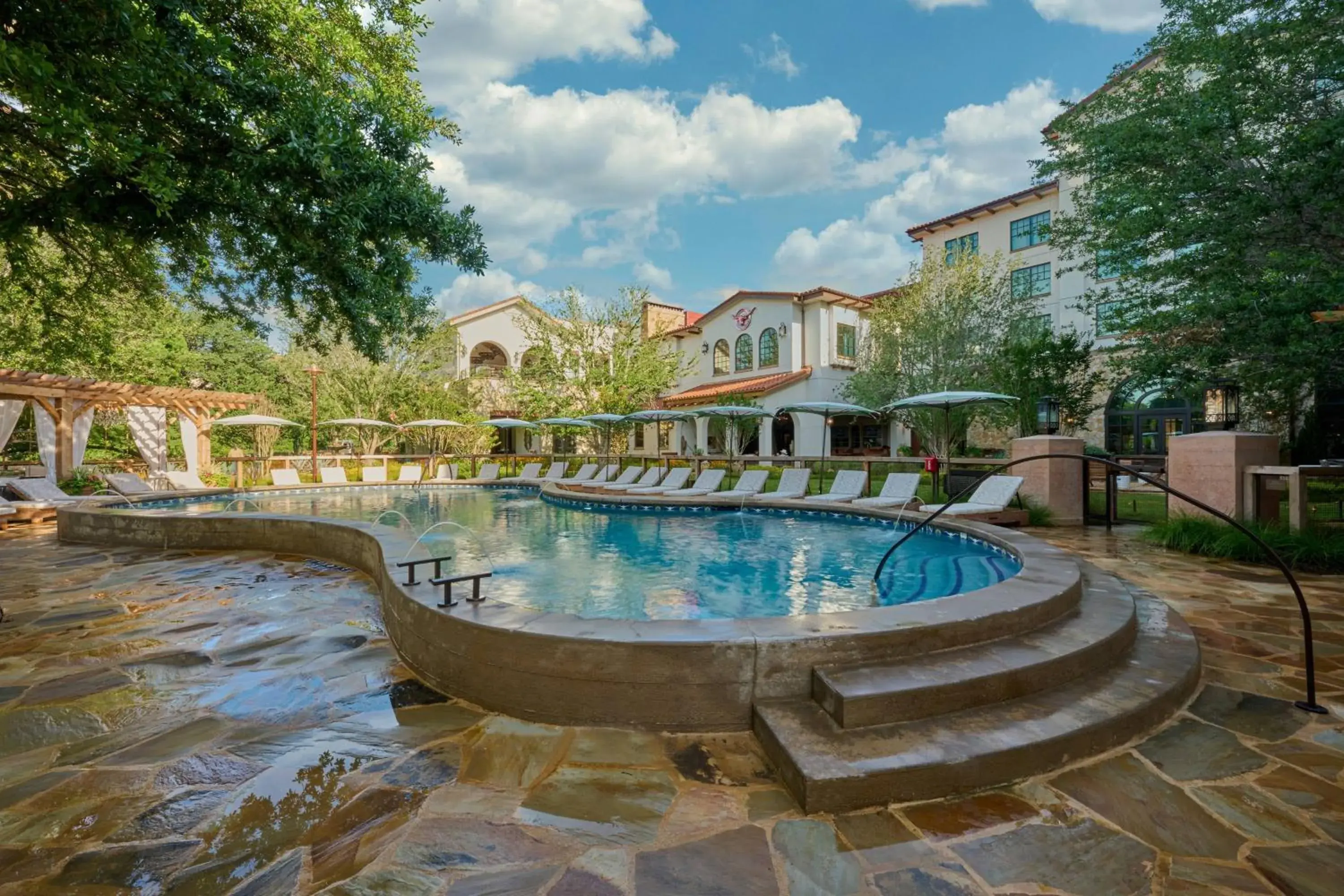 Swimming pool in Hotel Drover, Autograph Collection Swimming pool in Hotel Drover, Autograph Collection