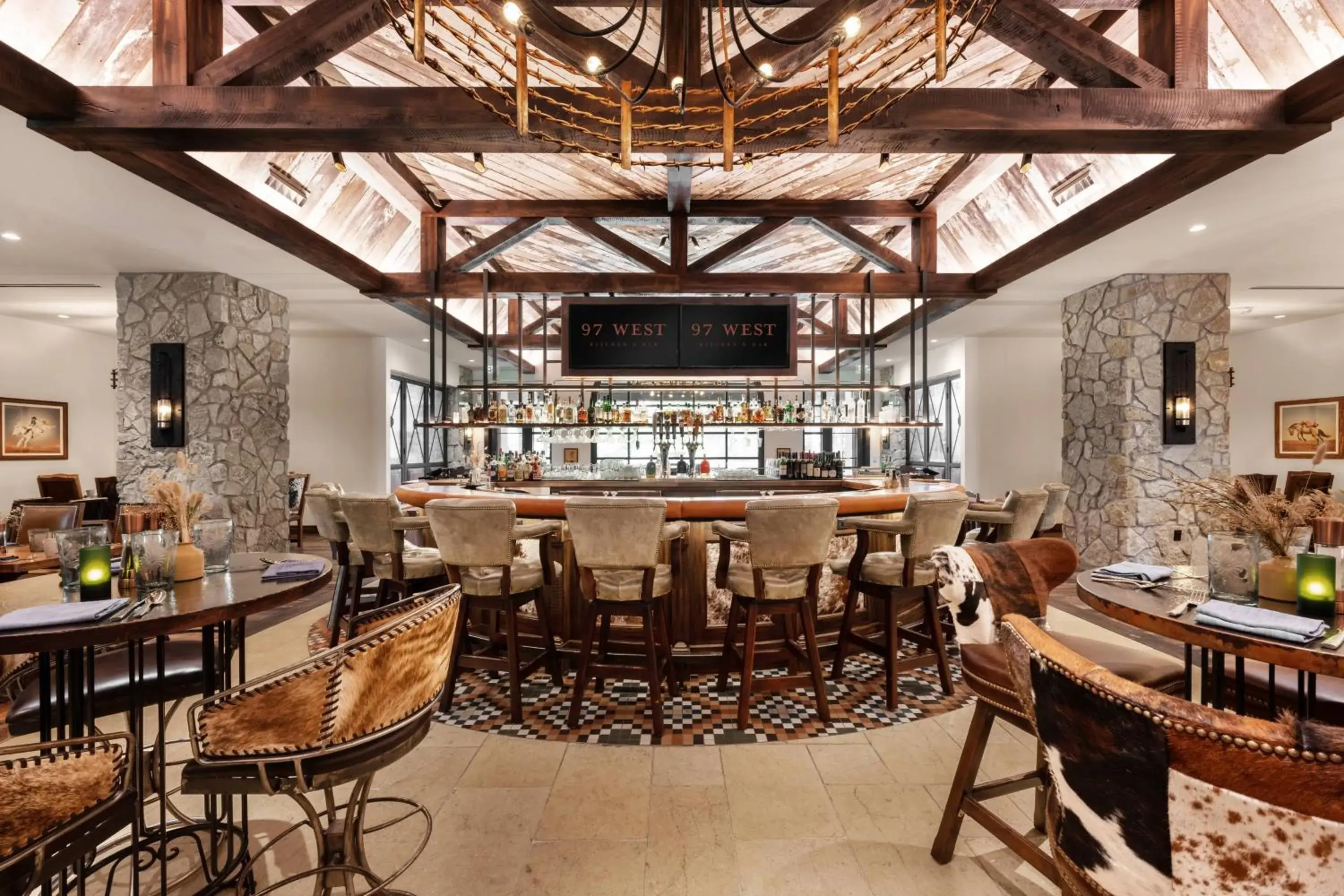 Lounge or bar in Hotel Drover, Autograph Collection Lounge or bar in Hotel Drover, Autograph Collection