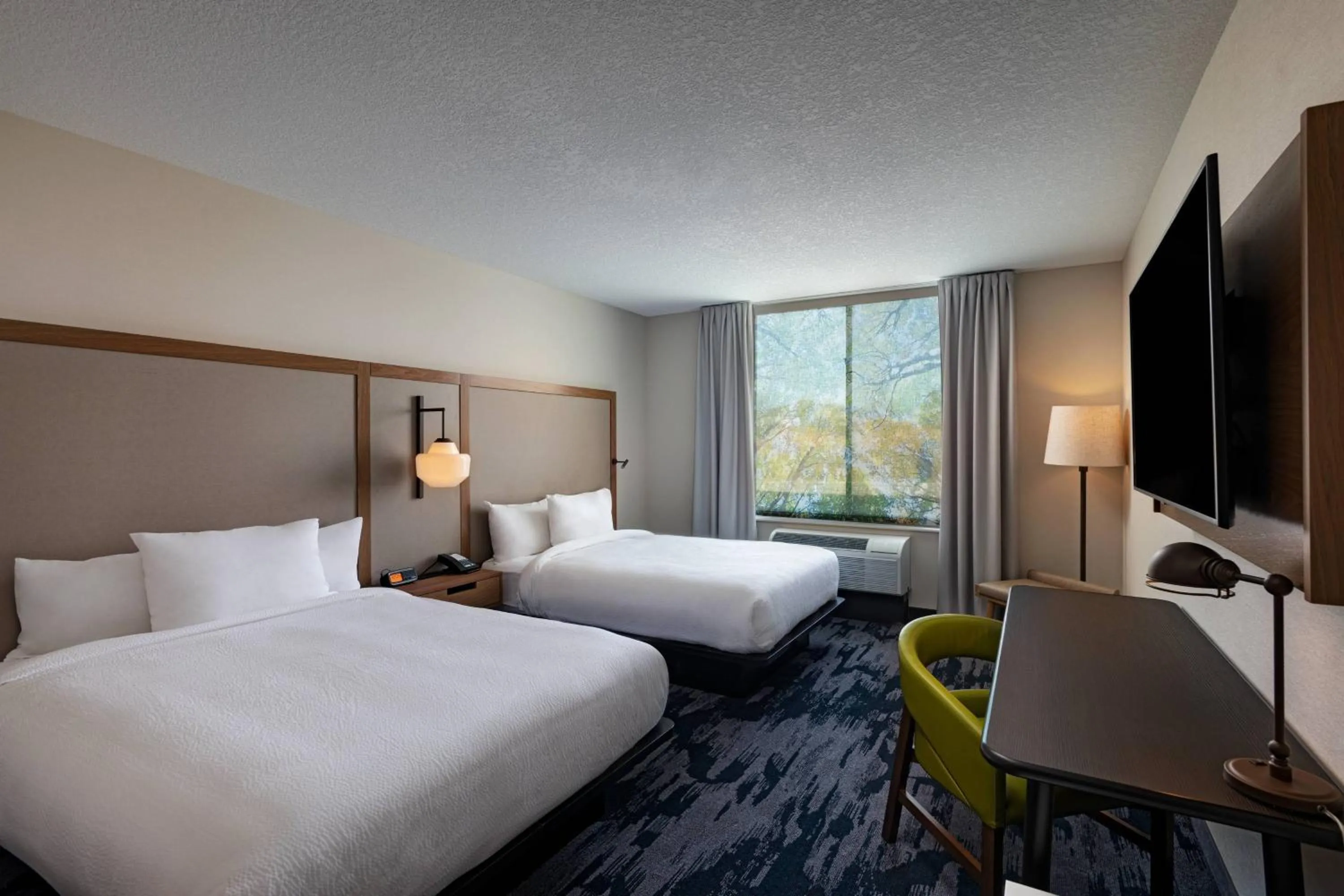 Photo of the whole room, Bed in Fairfield Inn & Suites by Marriott Oskaloosa