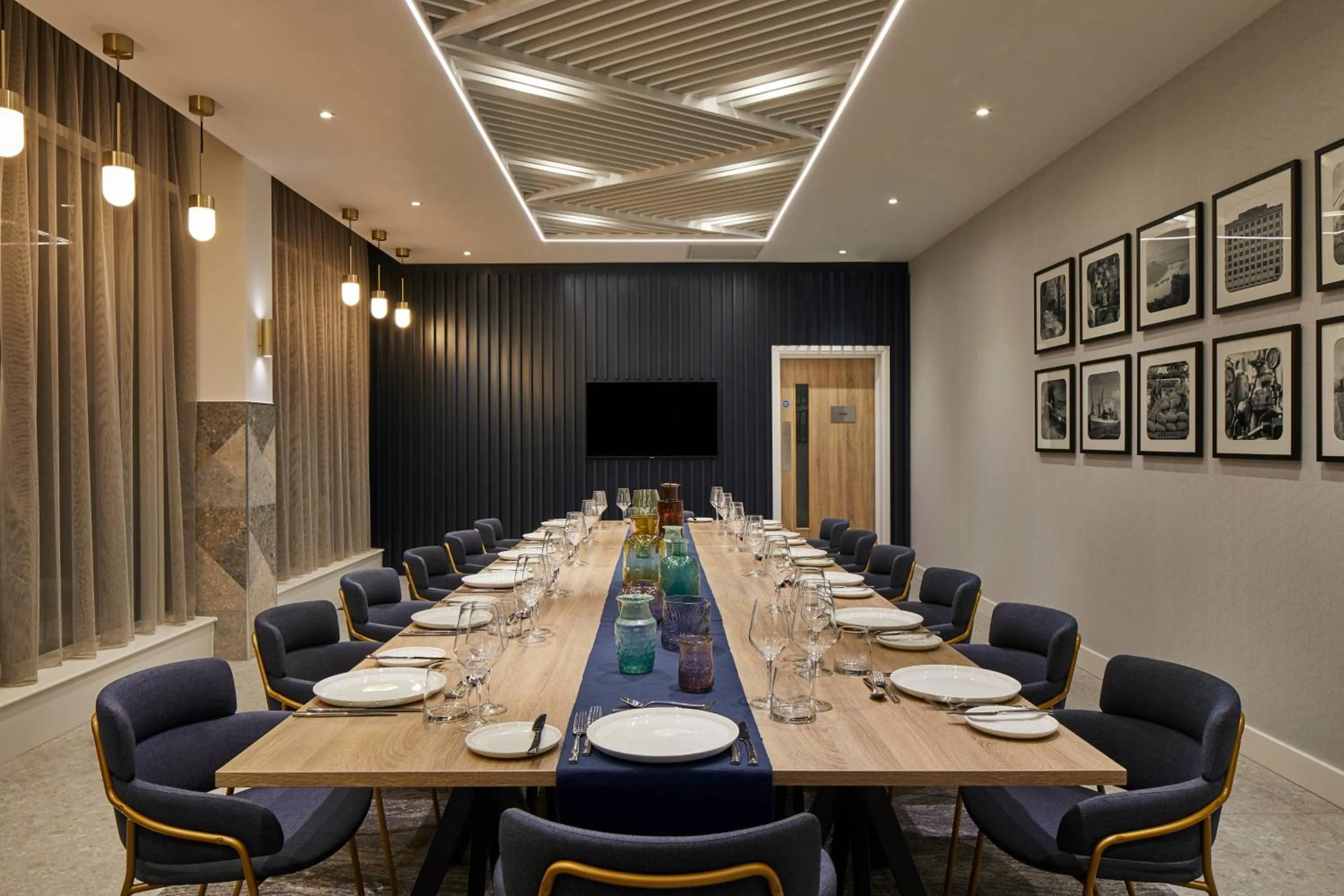 Meeting/conference room in Courtyard by Marriott London City Airport