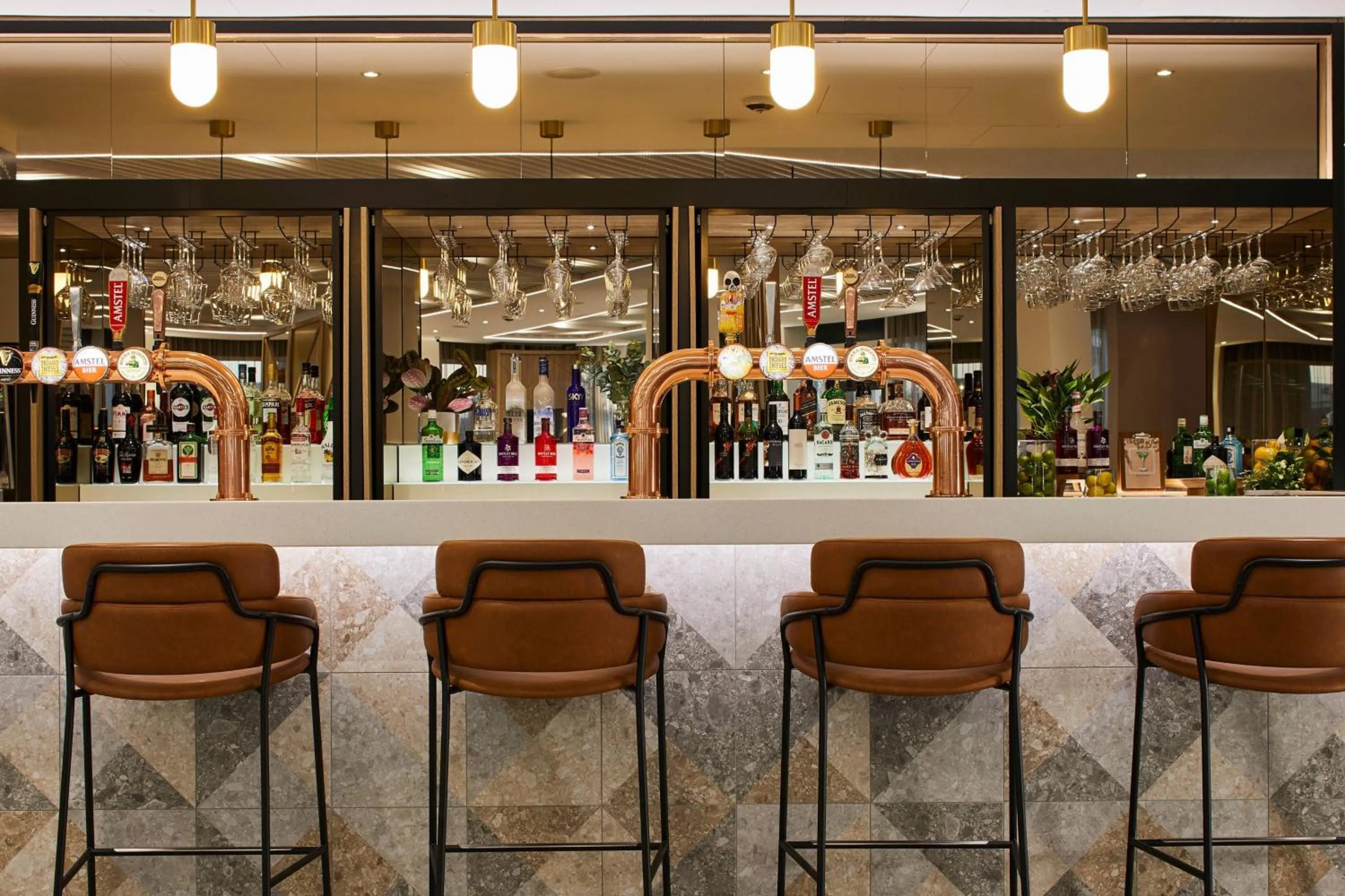 Lounge or bar in Courtyard by Marriott London City Airport