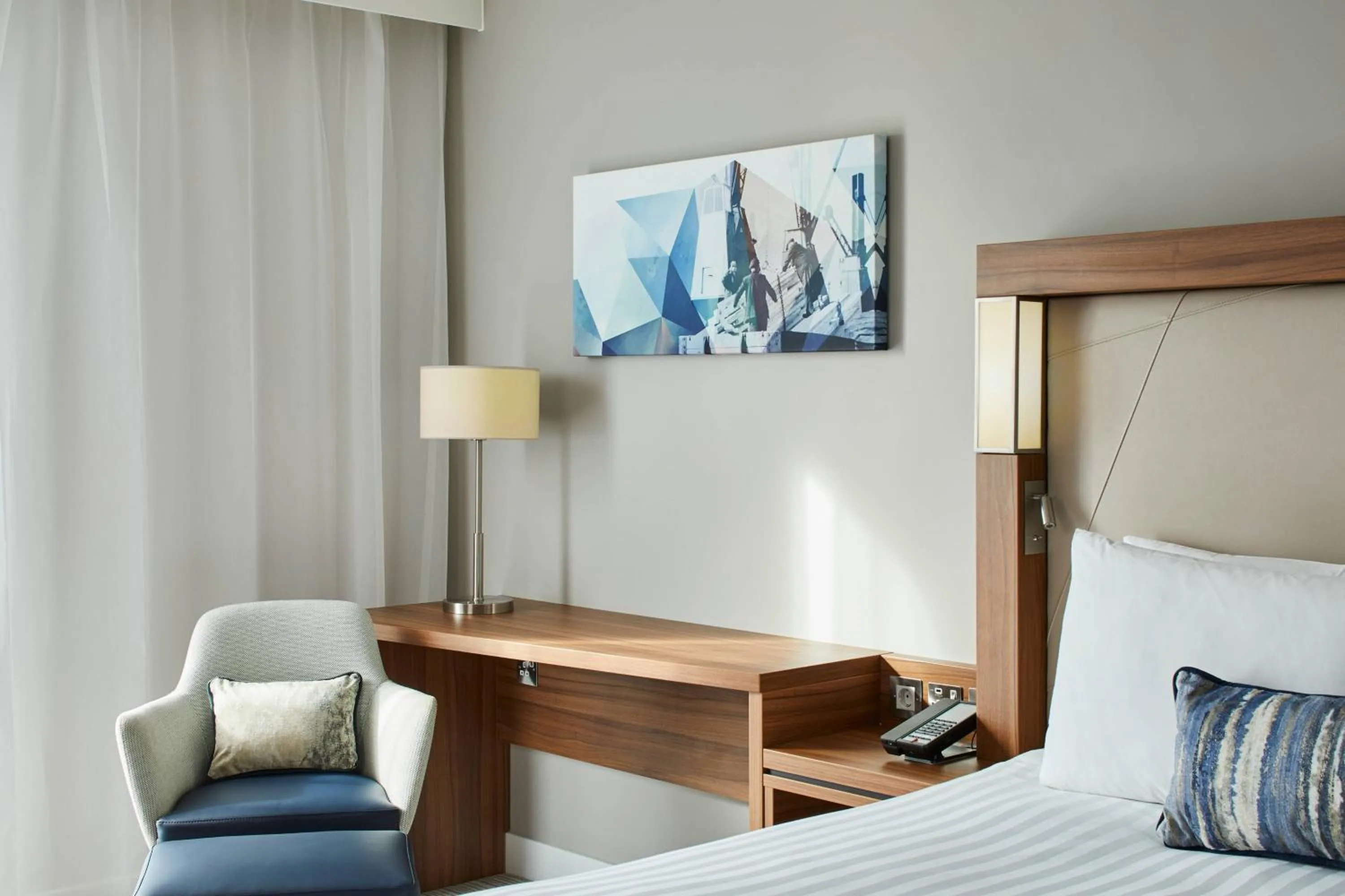 Photo of the whole room, Bed in Courtyard by Marriott London City Airport