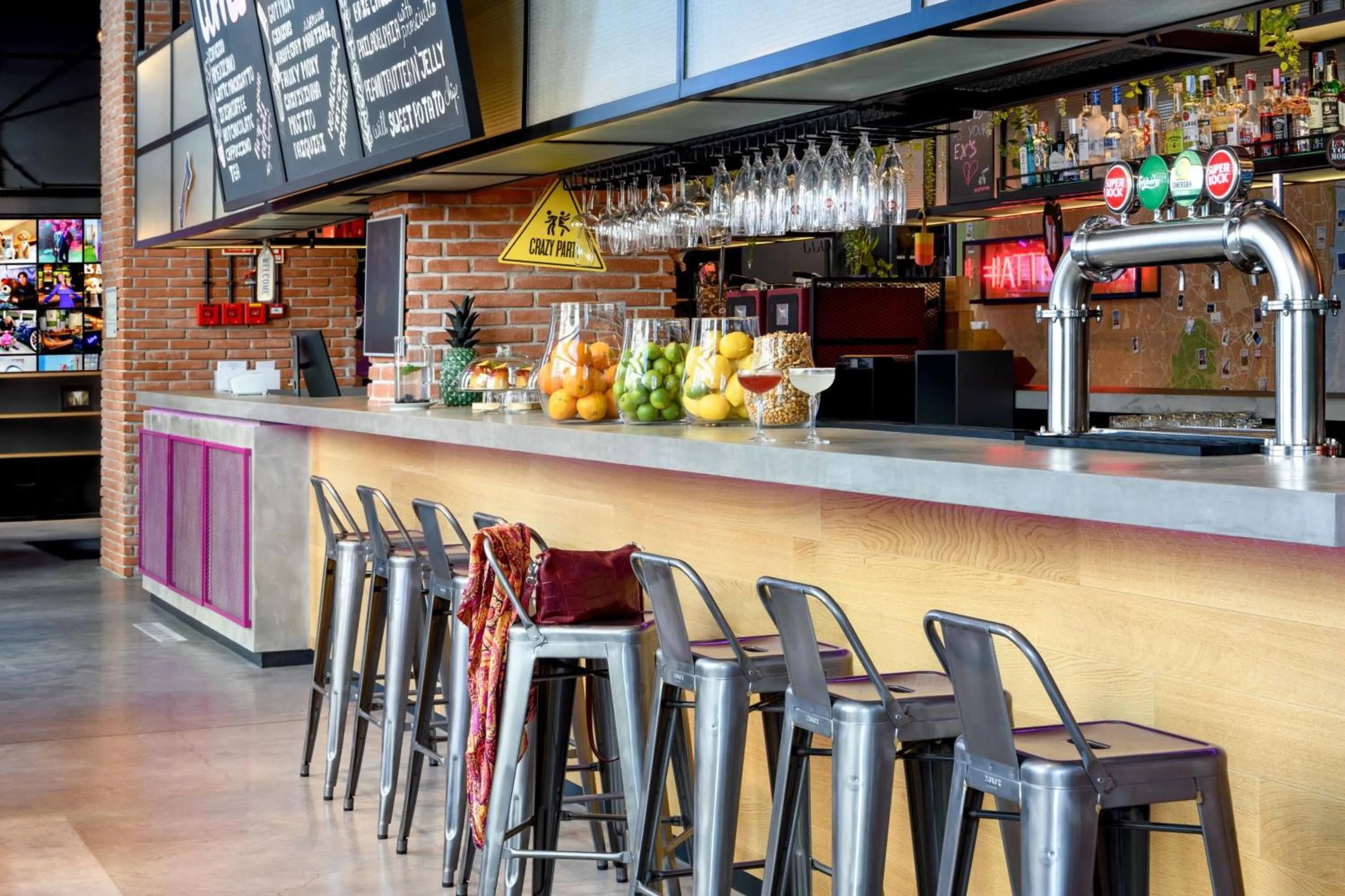 Lounge or bar in Moxy Lisbon City