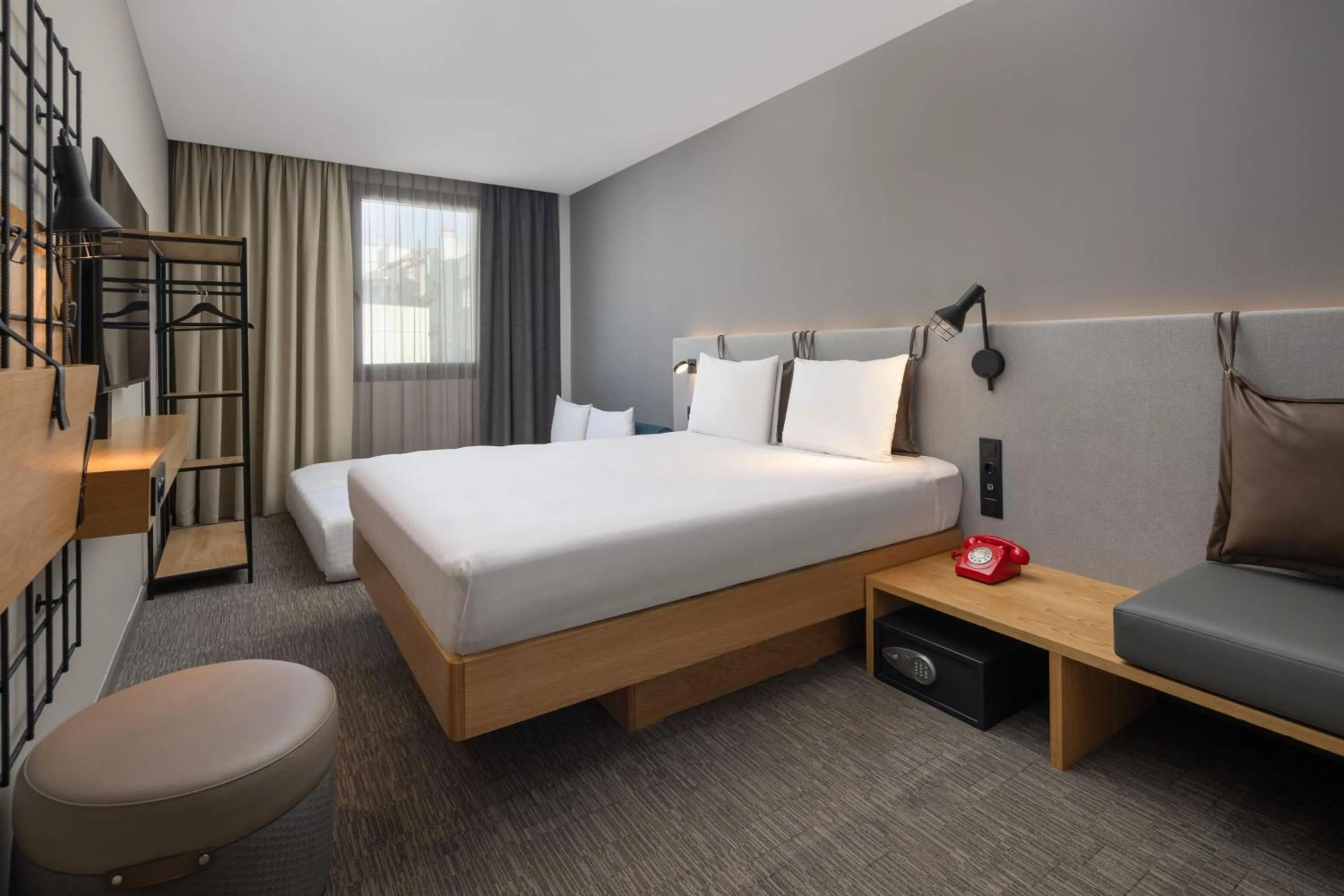 Photo of the whole room, Bed in Moxy Lisbon City