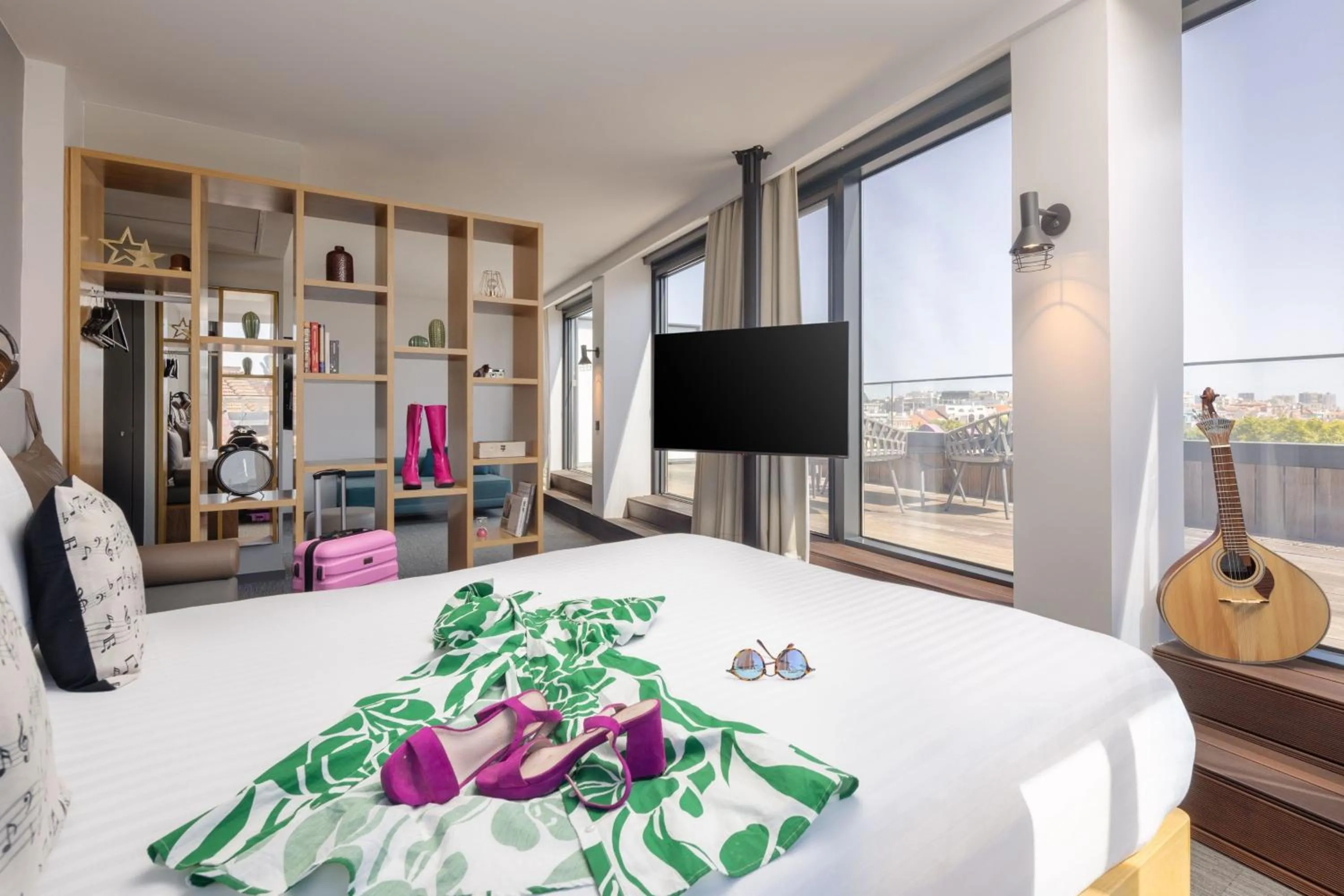 Photo of the whole room in Moxy Lisbon City