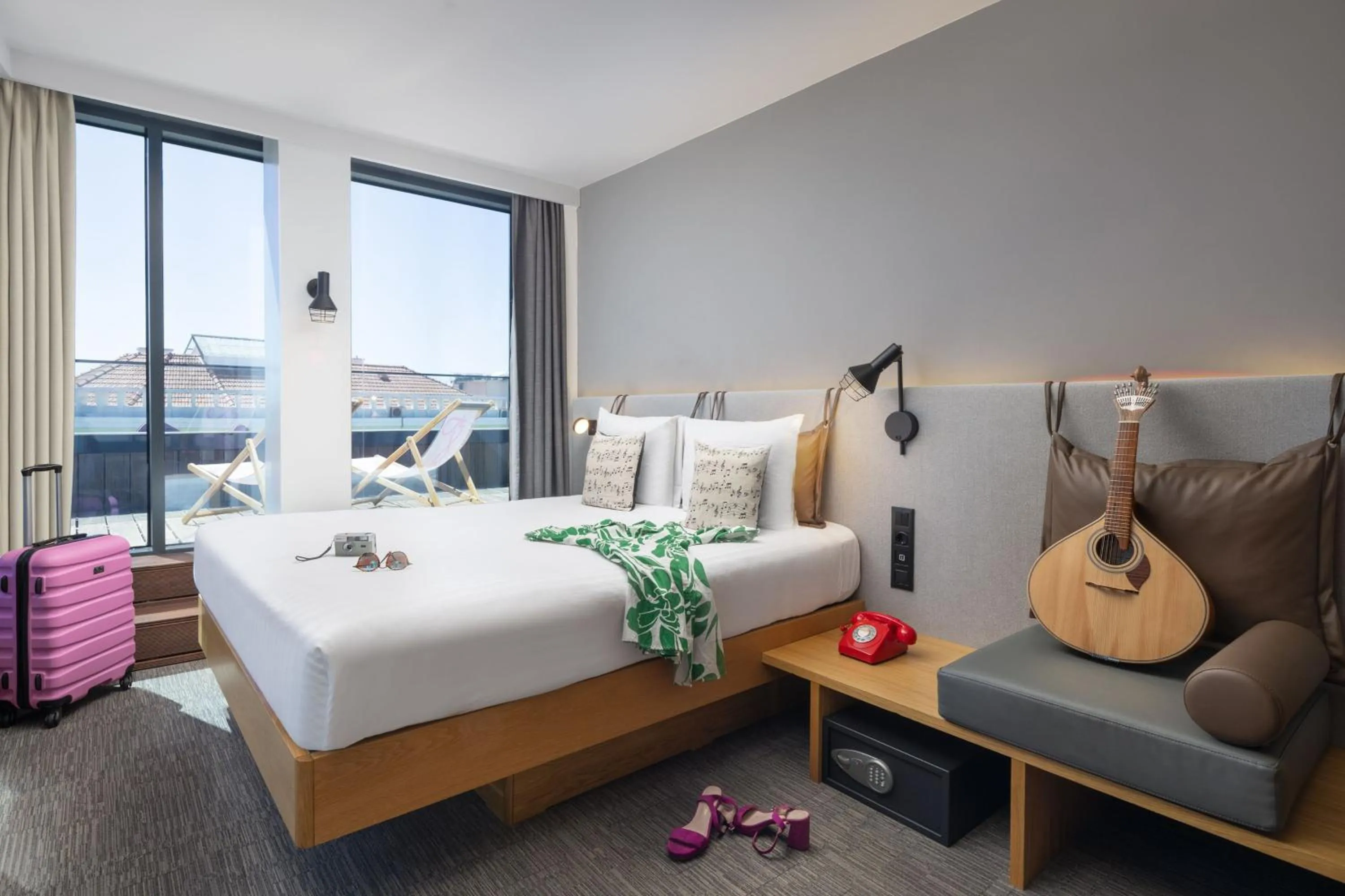 Photo of the whole room, Bed in Moxy Lisbon City