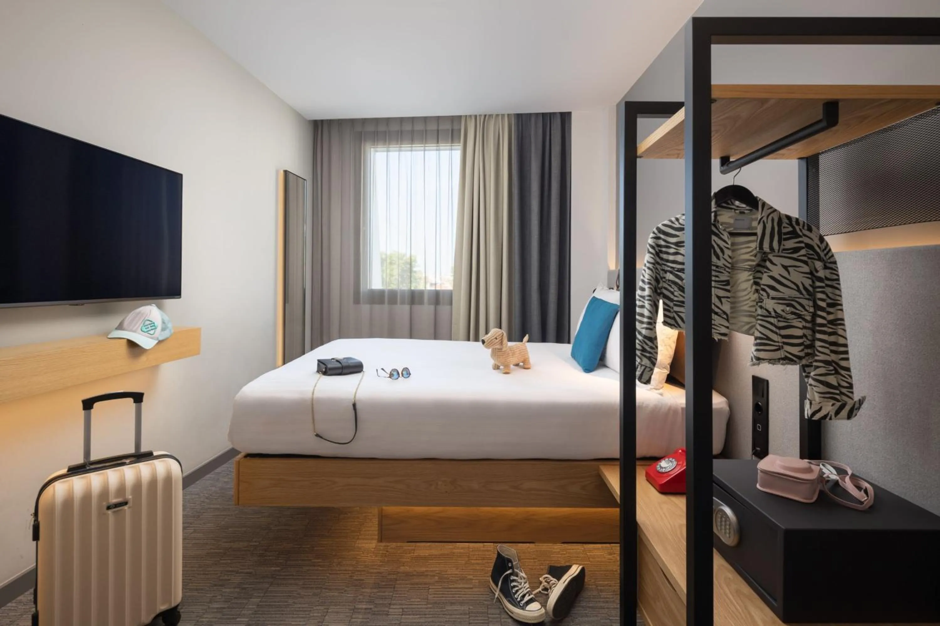 Photo of the whole room, Bed in Moxy Lisbon City