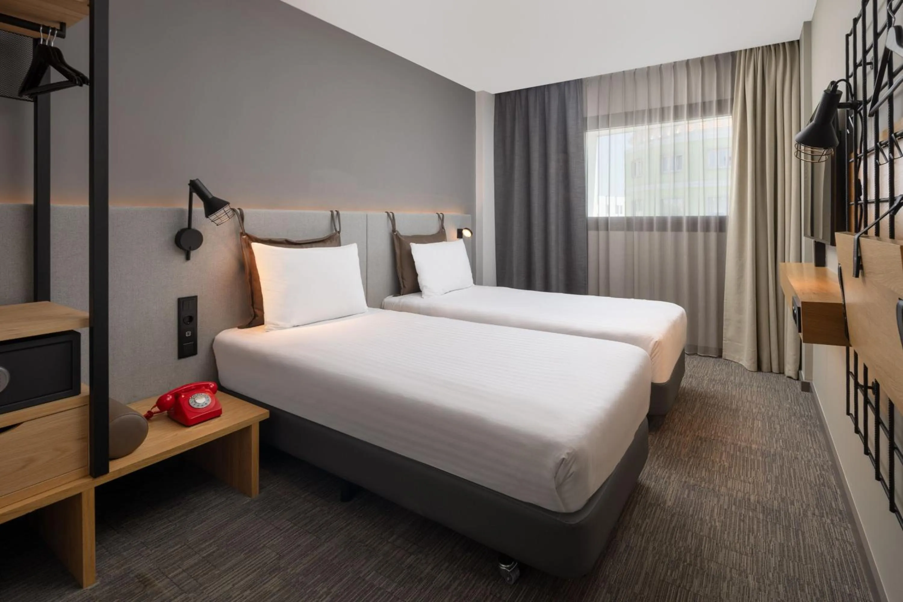 Photo of the whole room, Bed in Moxy Lisbon City