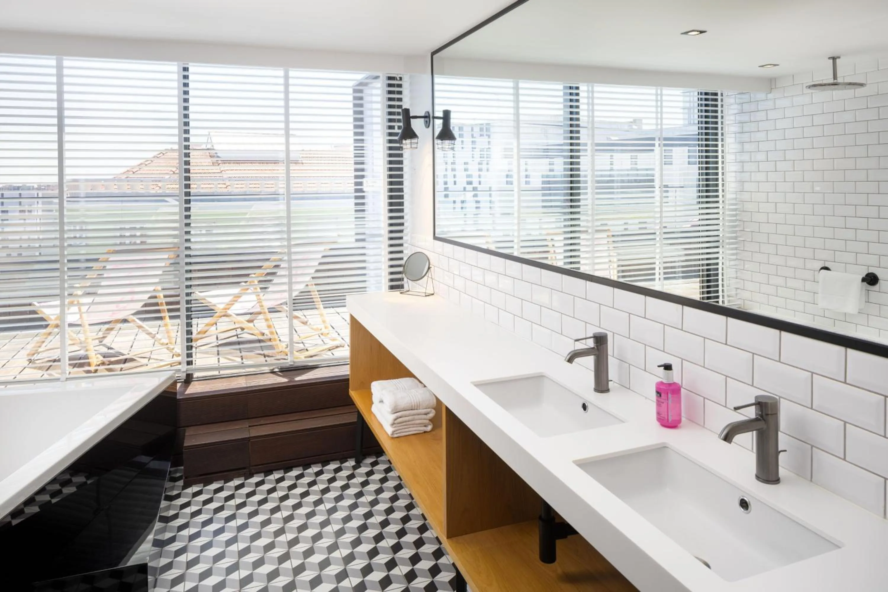 Bathroom in Moxy Lisbon City