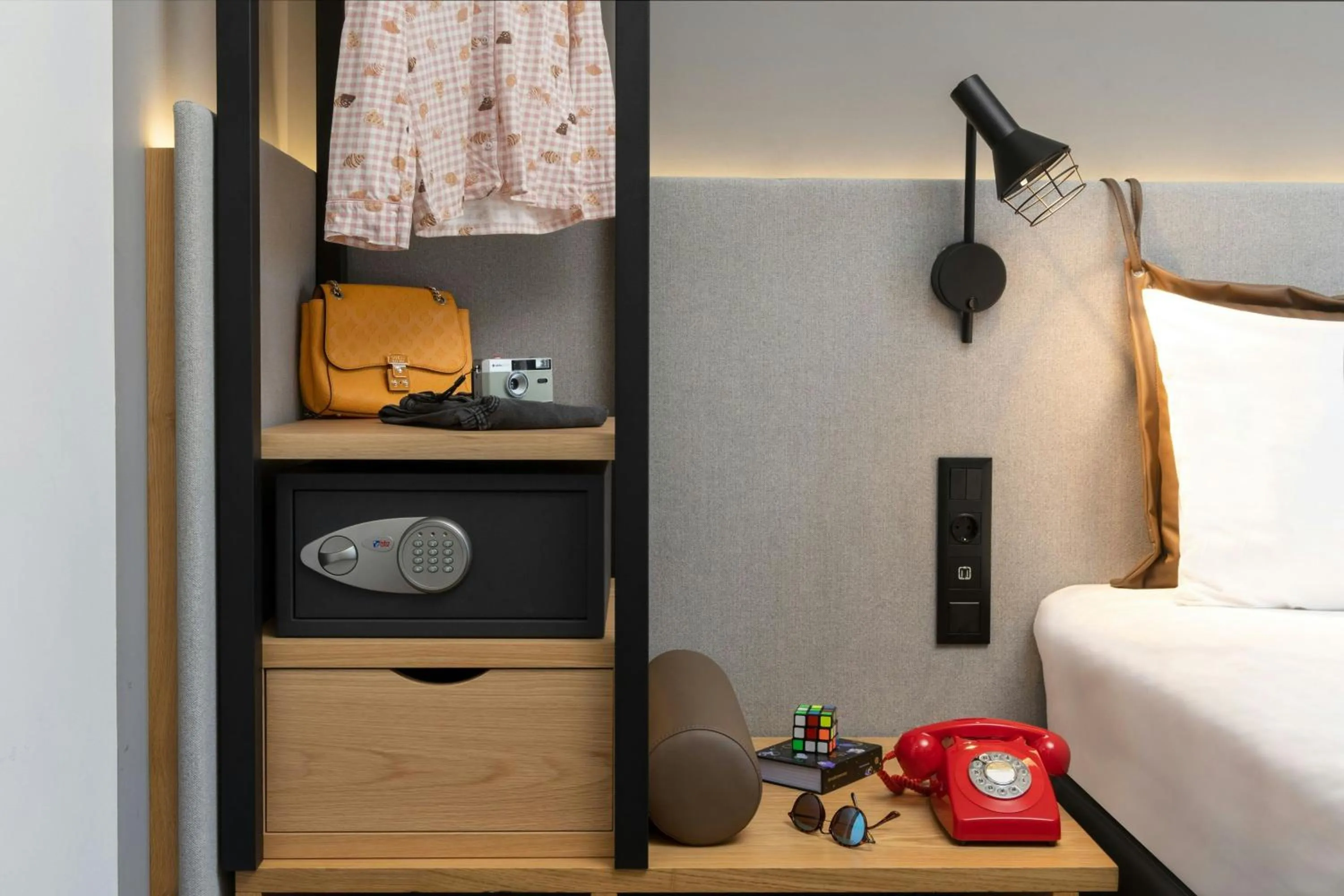 Photo of the whole room, Bed in Moxy Lisbon City