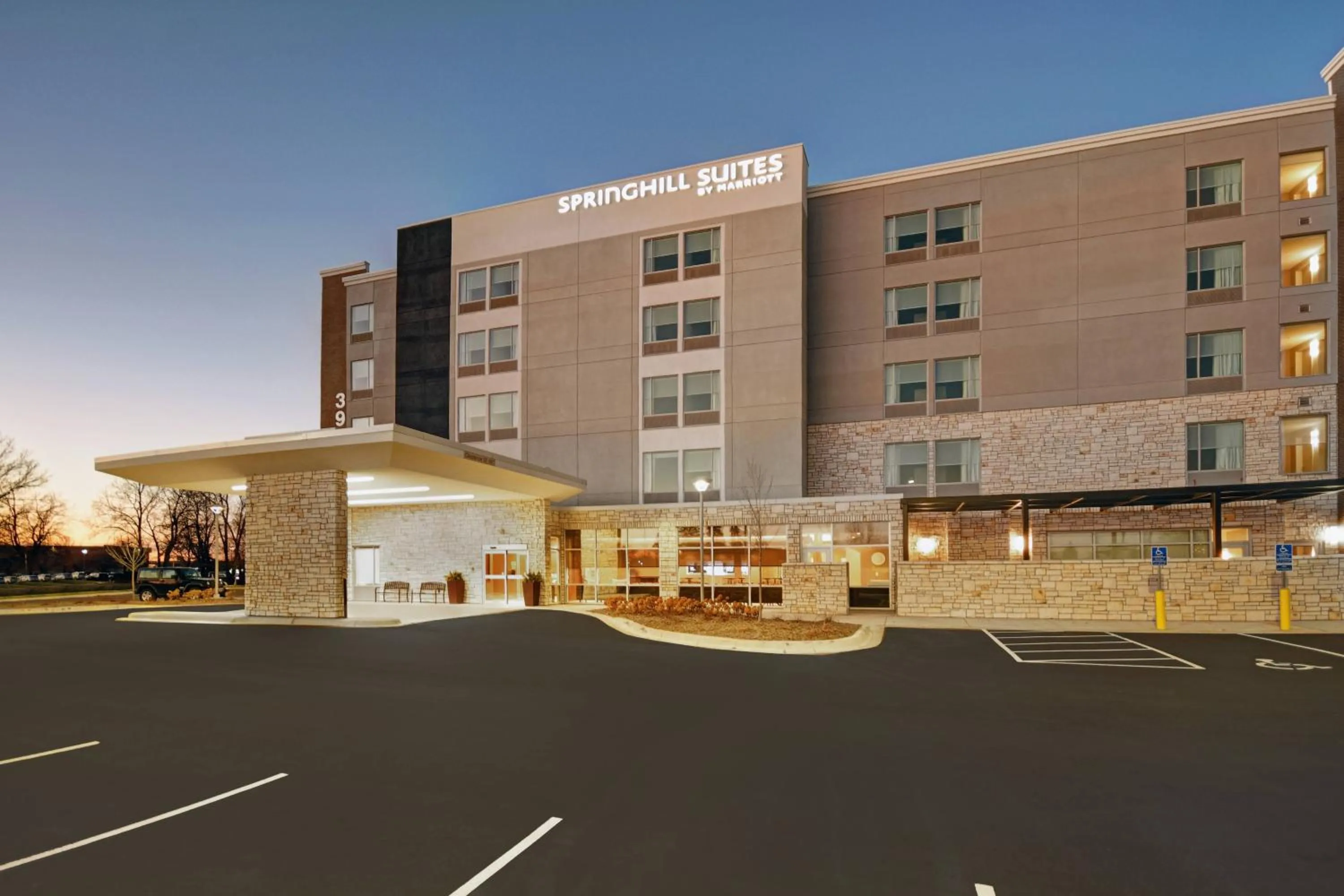 Property building in SpringHill Suites by Marriott St. Paul Arden Hills