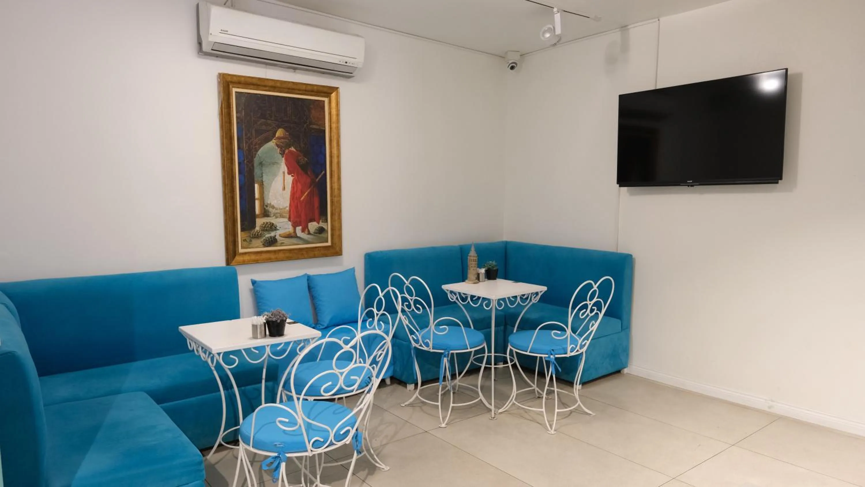 Restaurant/places to eat in Galata Moon Hotel