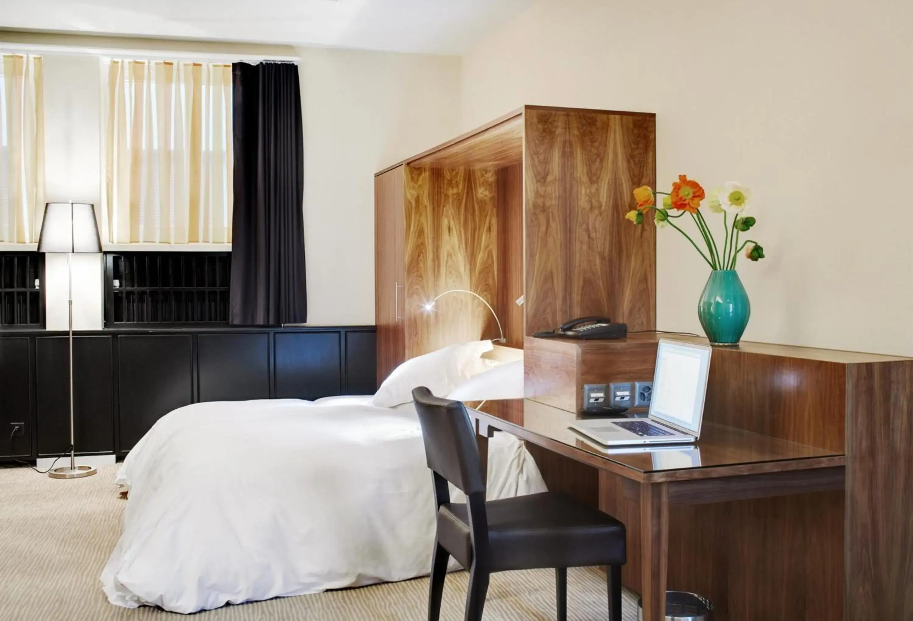 Family Room with 2 Bedrooms in Hotel du Commerce Family Room with 2 Bedrooms in Hotel du Commerce