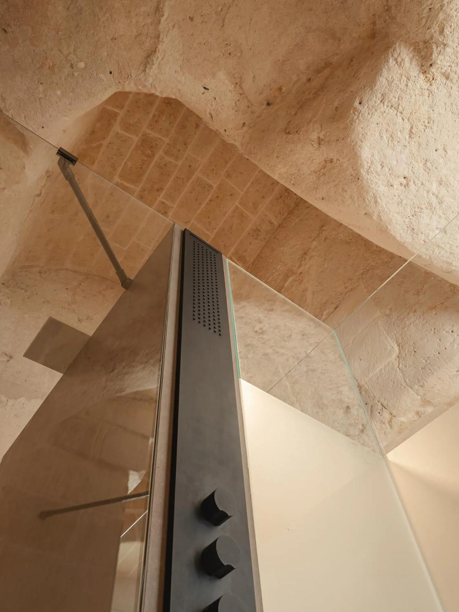 Shower in Palazzo Degli Abati