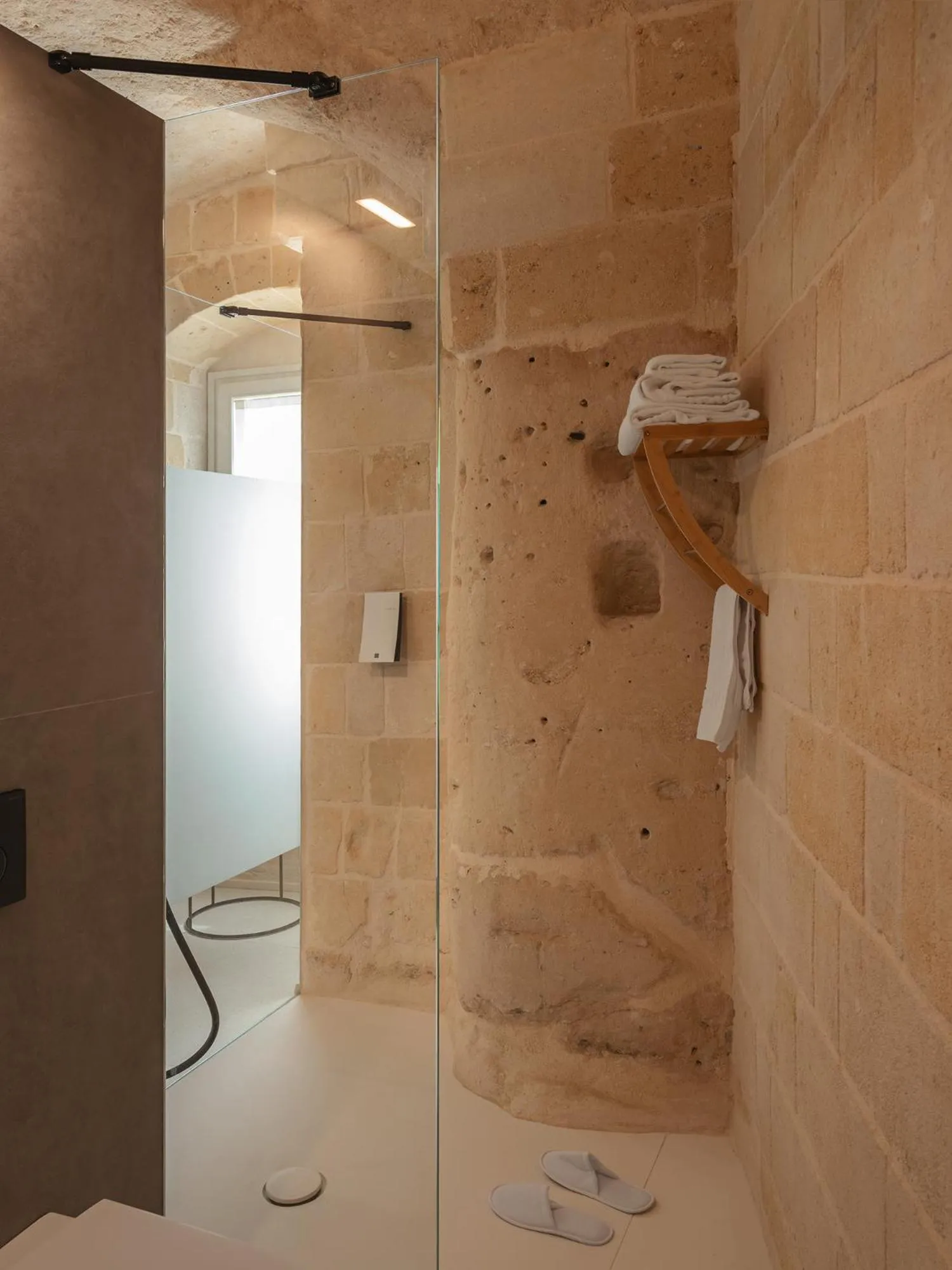 Shower in Palazzo Degli Abati