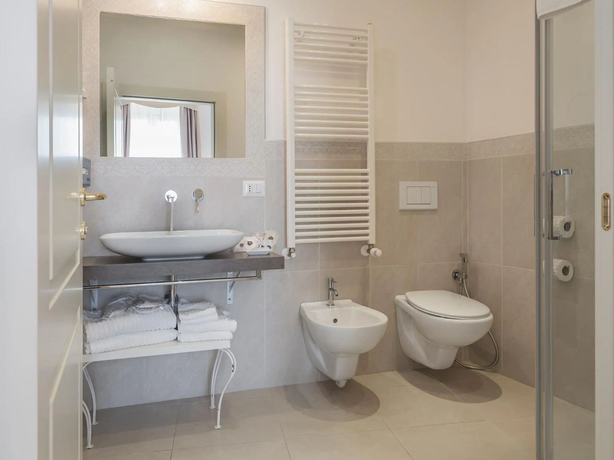 Toilet in Palazzo Degli Abati