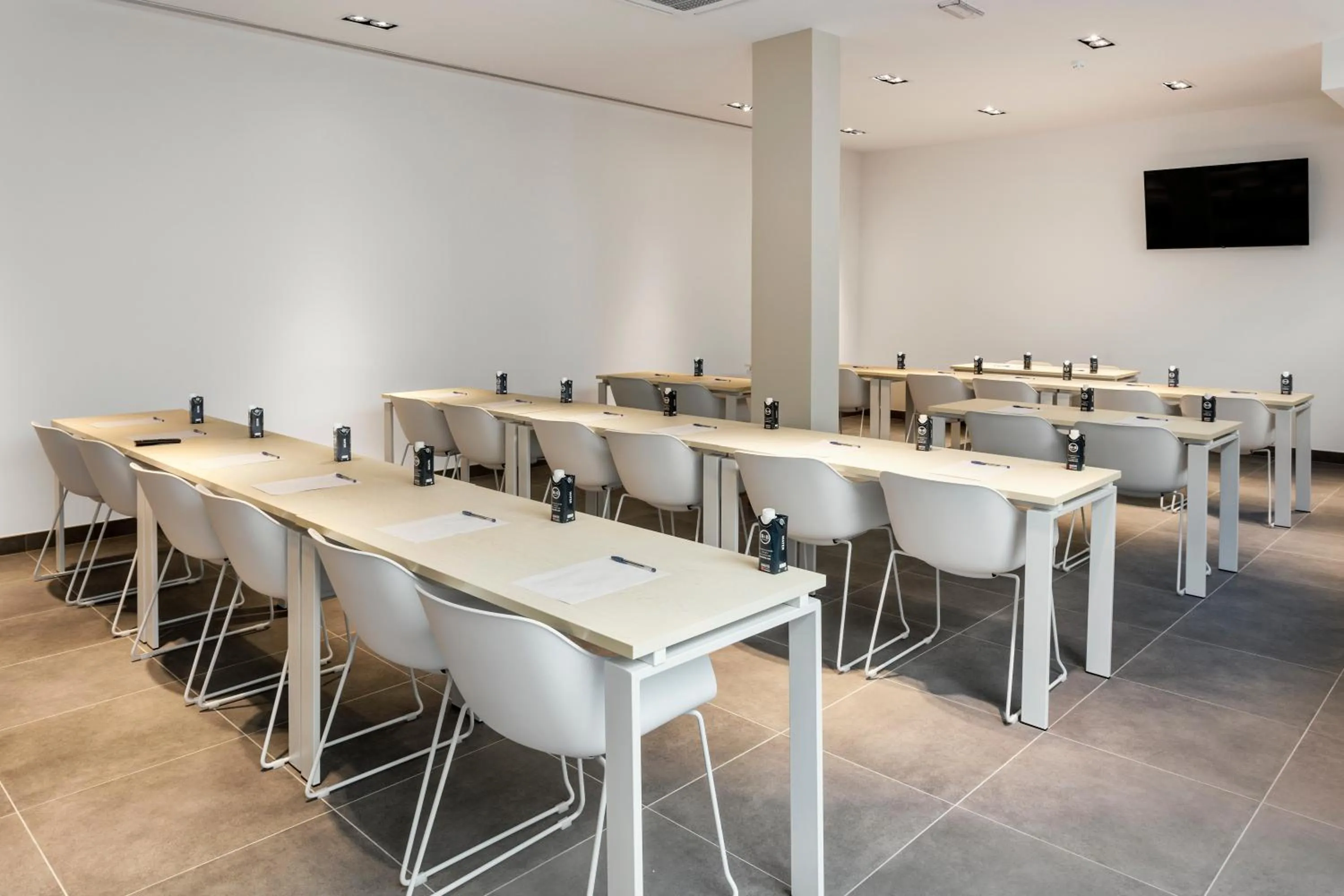 Meeting/conference room in B&B HOTEL Lisboa Aeroporto