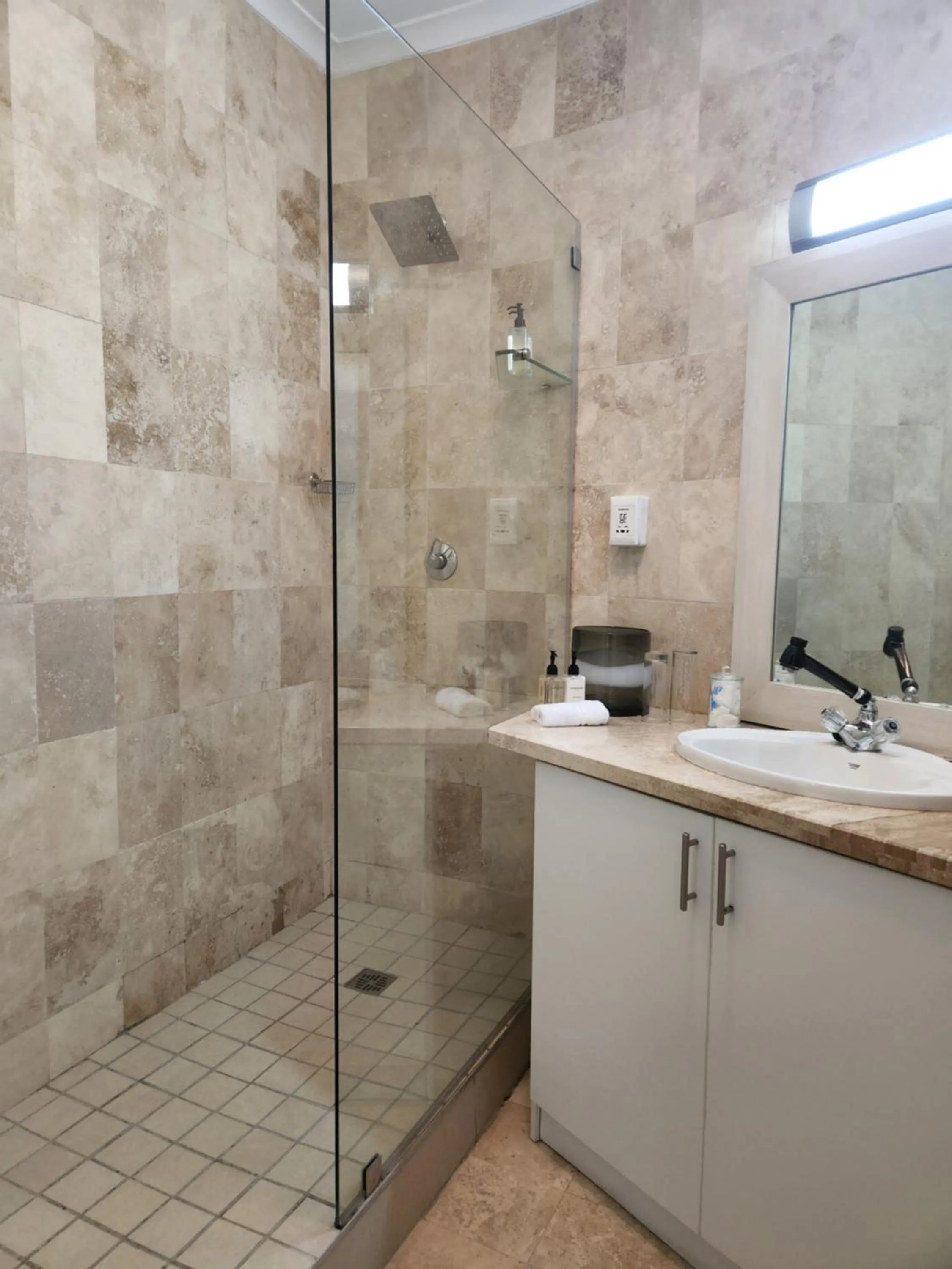 Bathroom in Leisure Isle Lodge