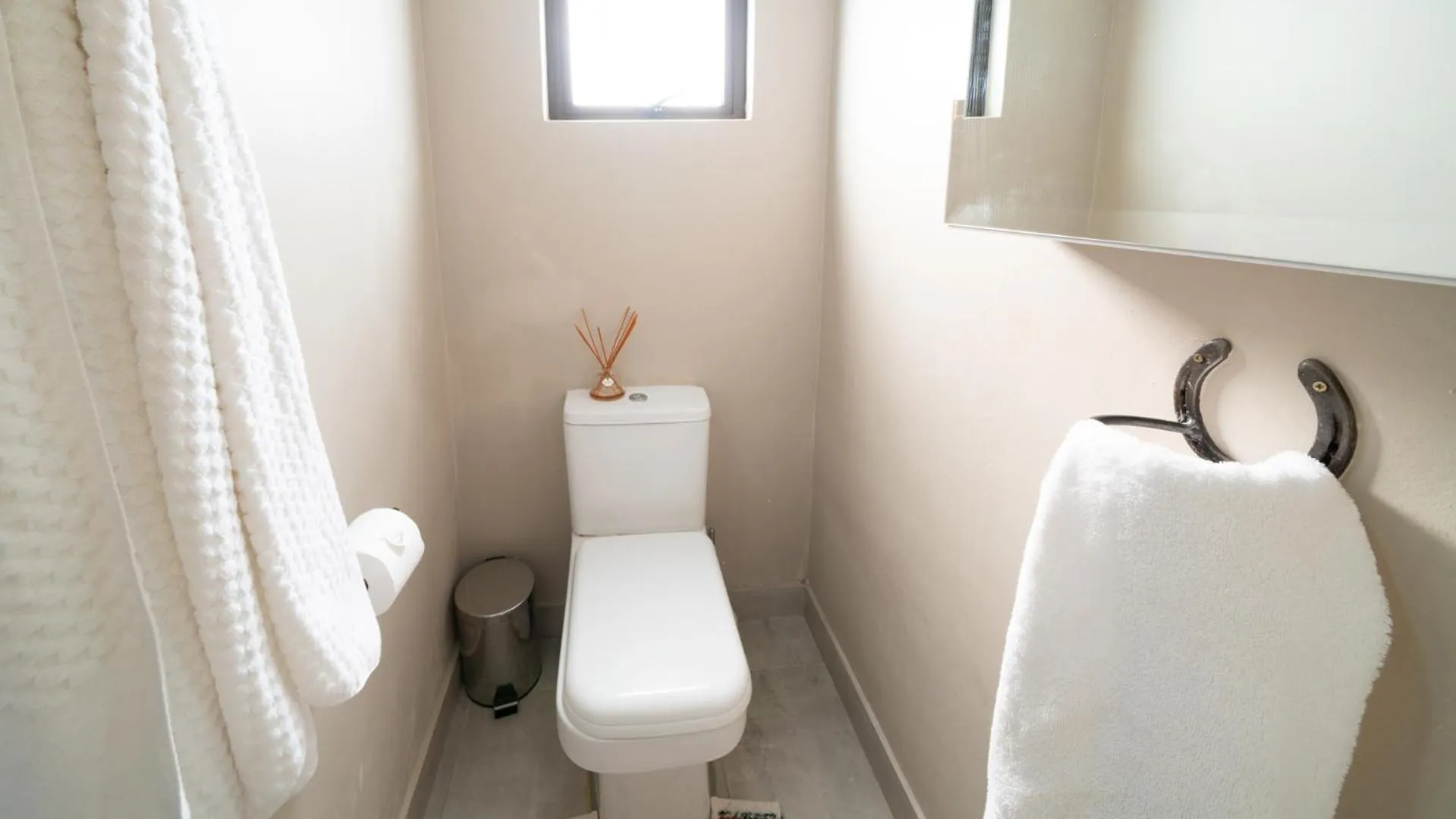 Toilet in Equestre BnB