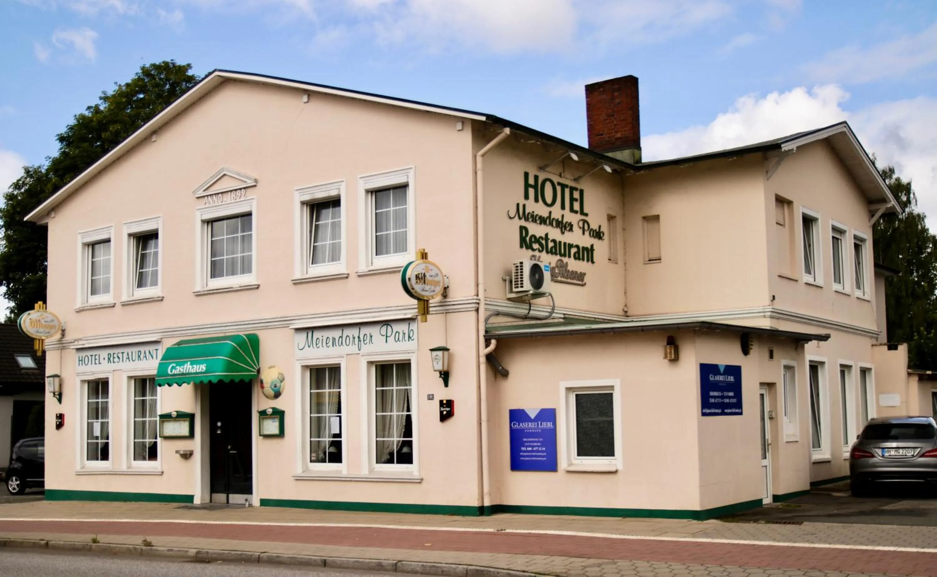 Facade/entrance in Hotel Meiendorfer Park free parking