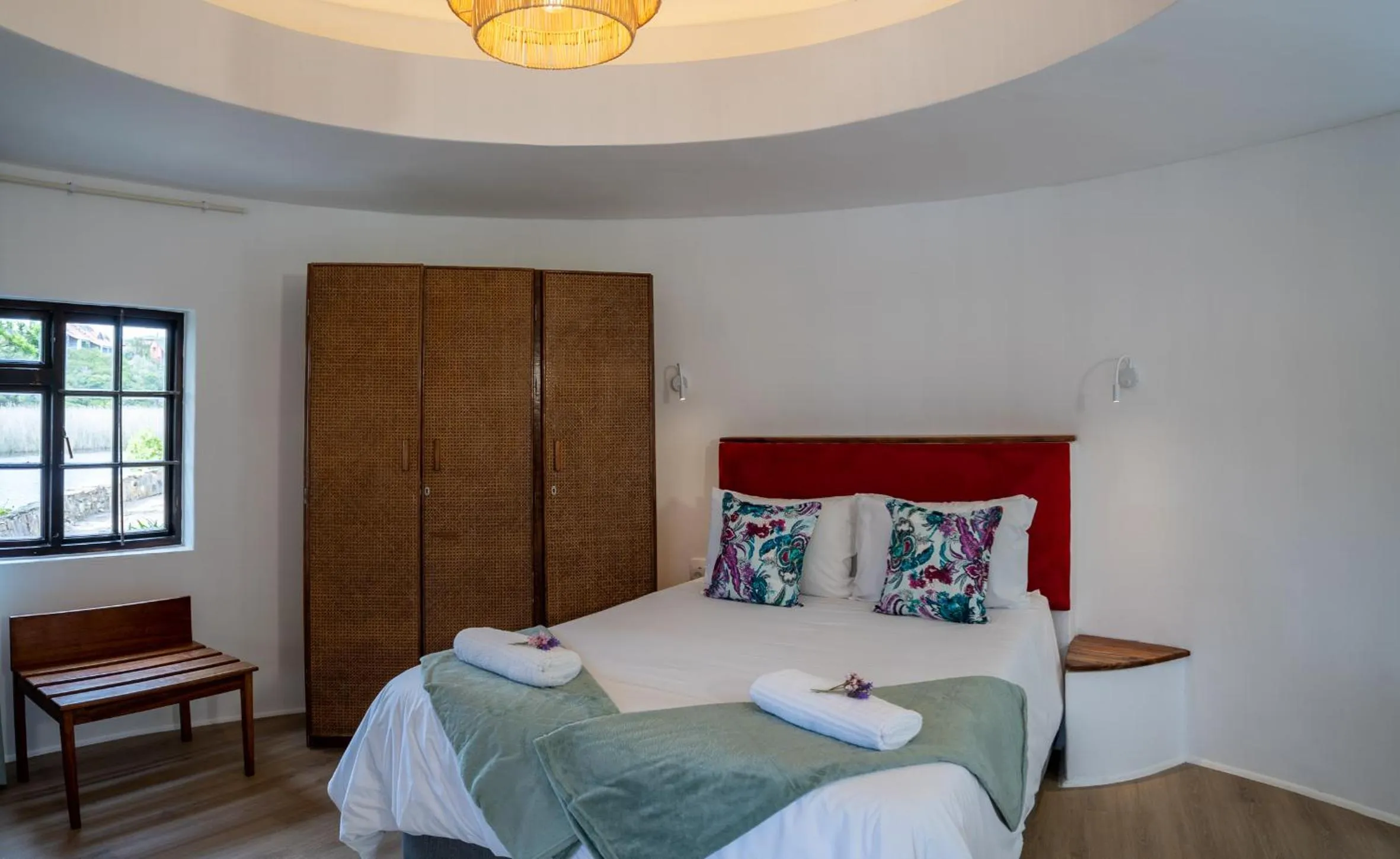 Bedroom, Bed in Fairy Knowe Hotel