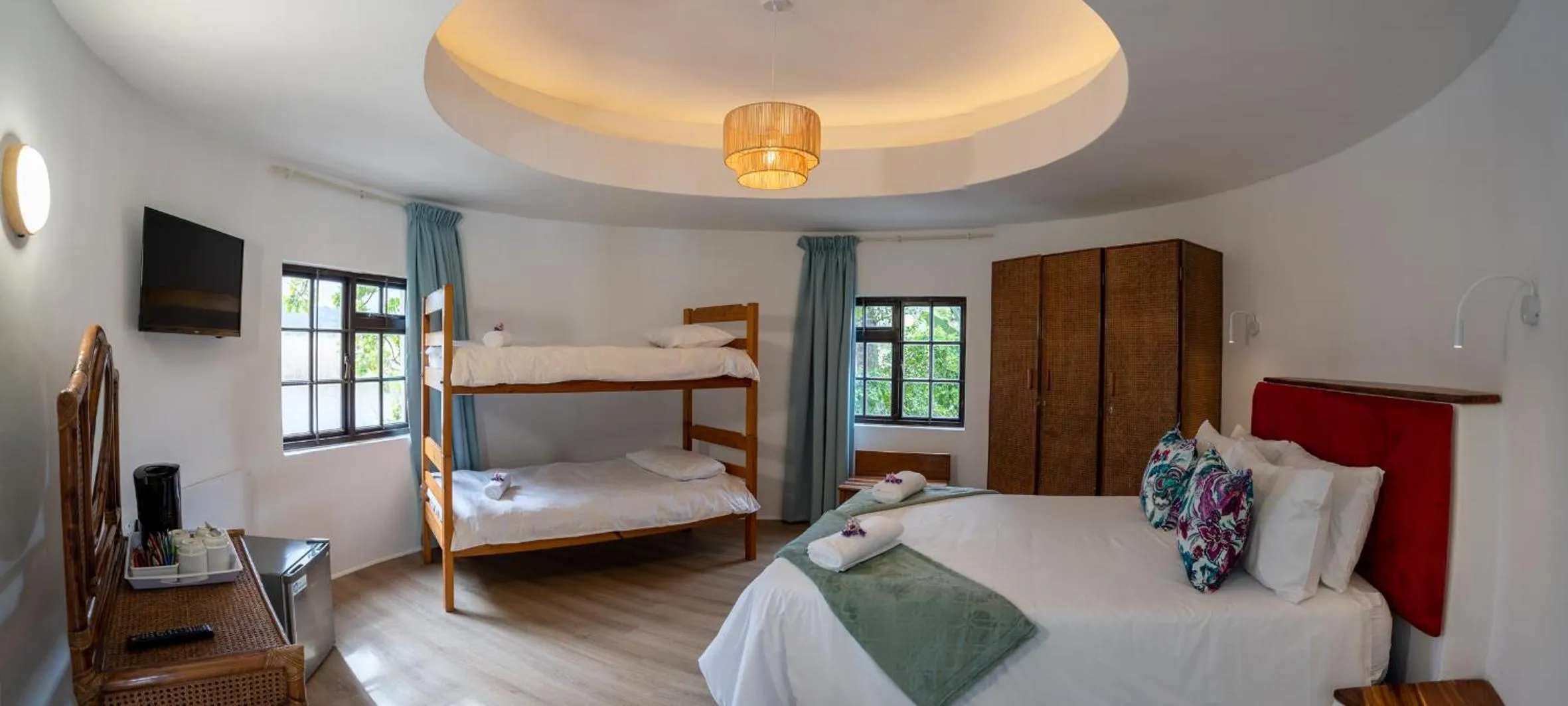 Bedroom, Bed in Fairy Knowe Hotel