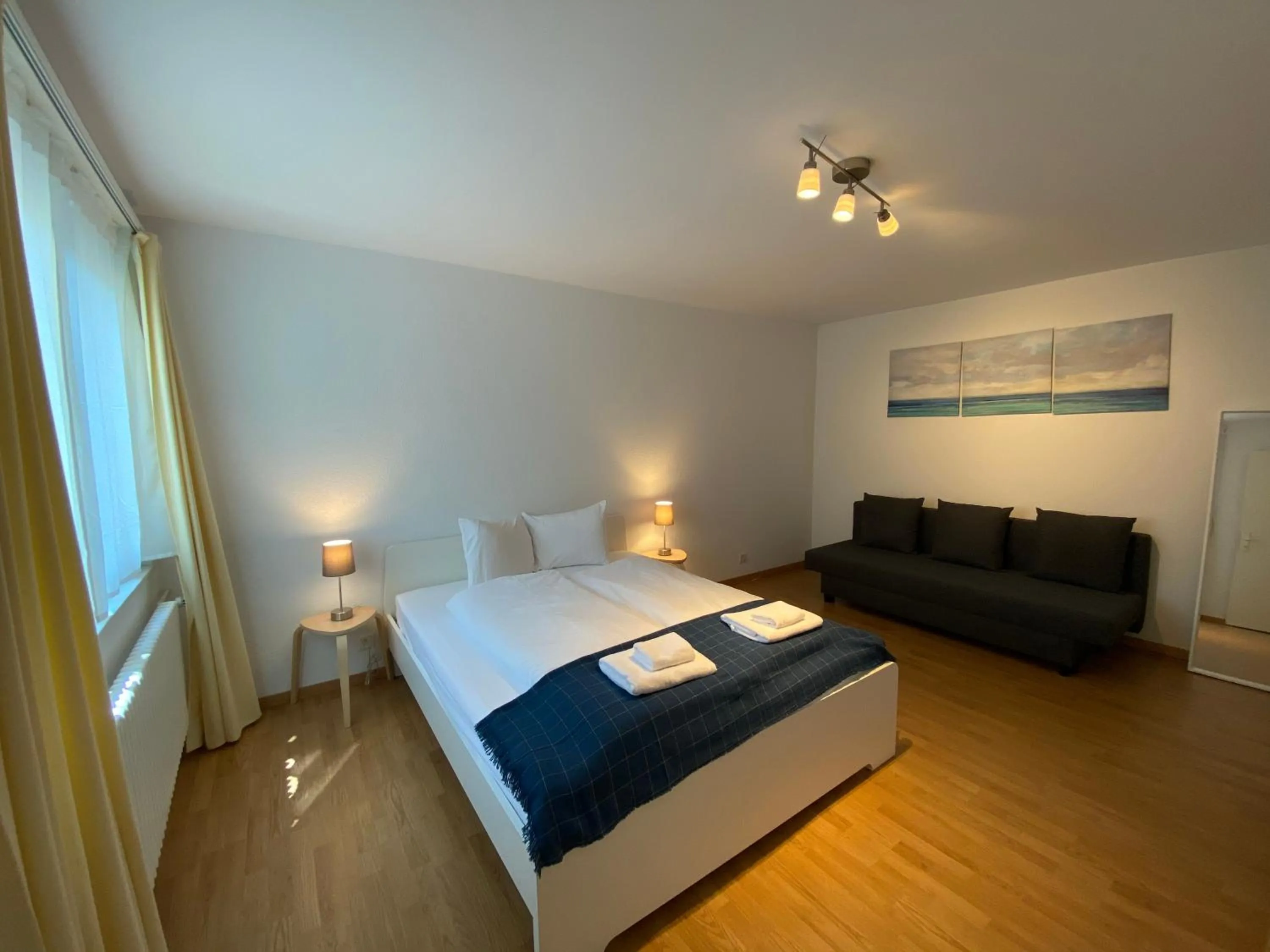 Bedroom, Bed in Galaxy Apartments Lucerne