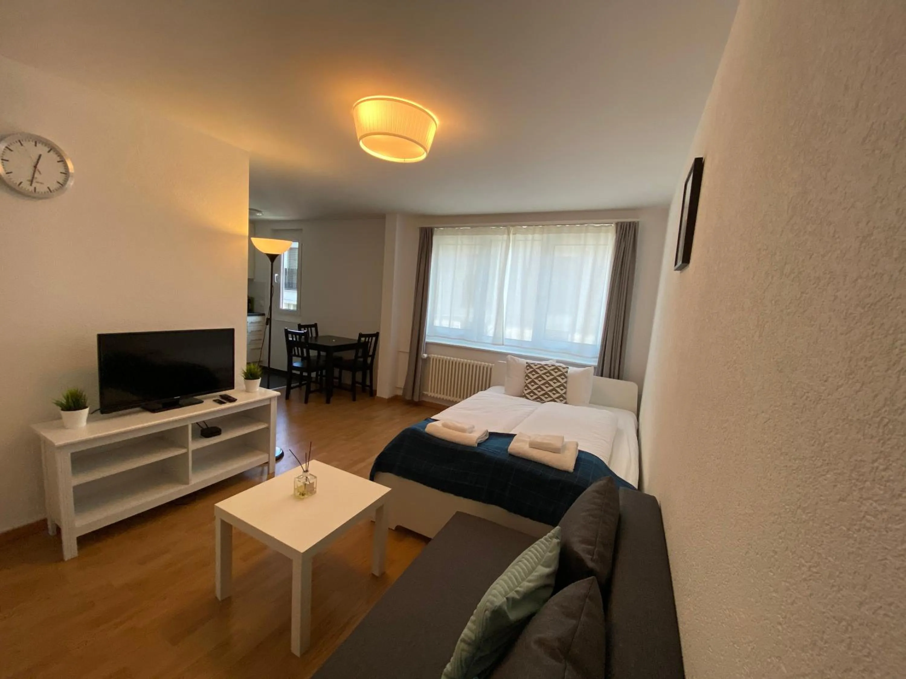 TV and multimedia, Bed in Galaxy Apartments Lucerne
