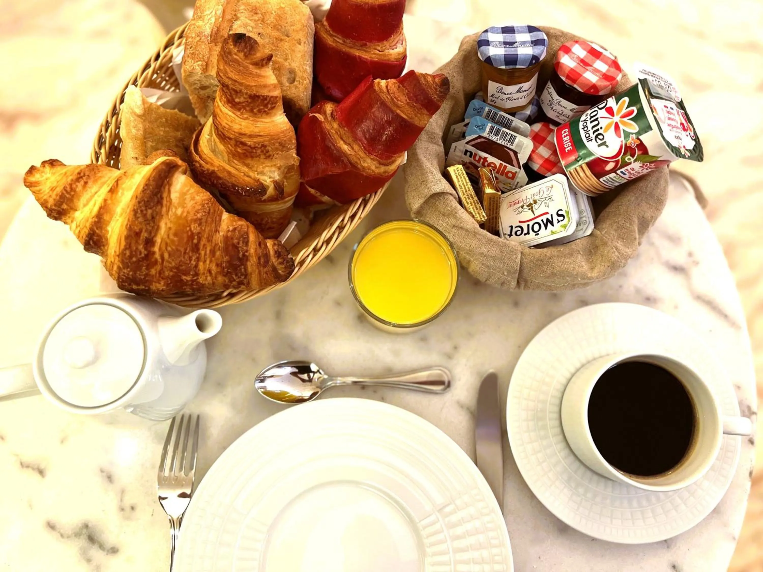 Breakfast in Hôtel La Sanguine