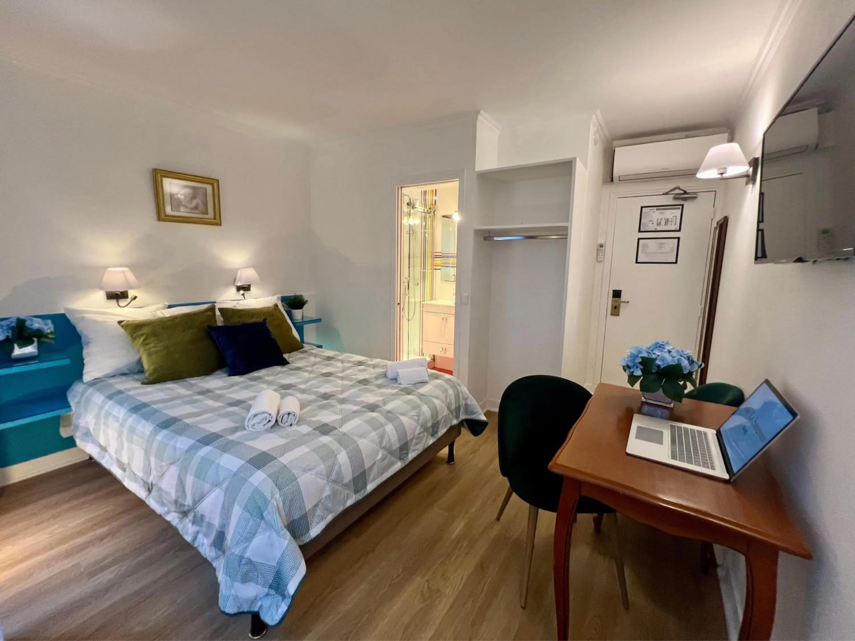Bed in Hôtel La Sanguine