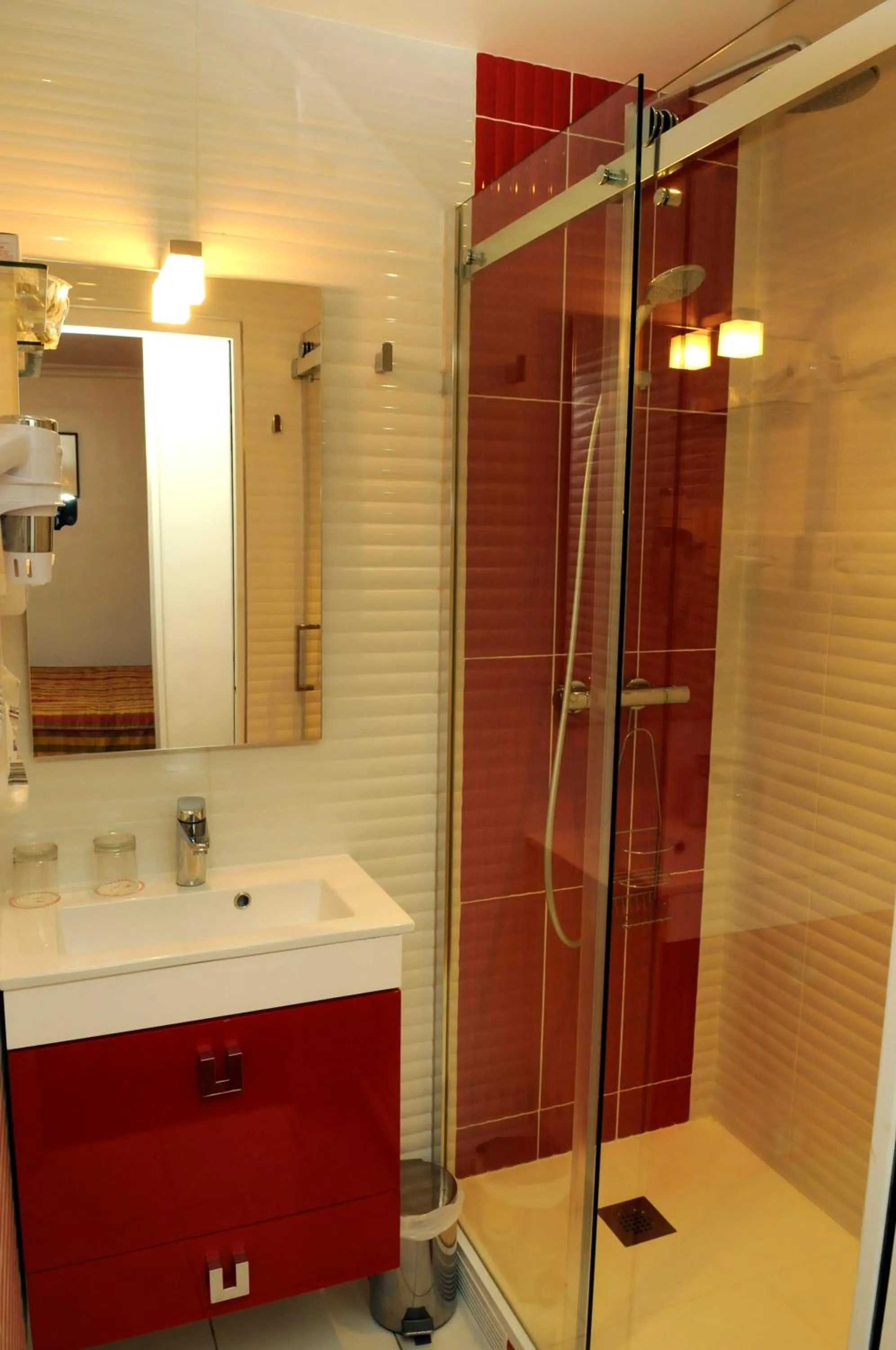 Bathroom in Hôtel La Sanguine