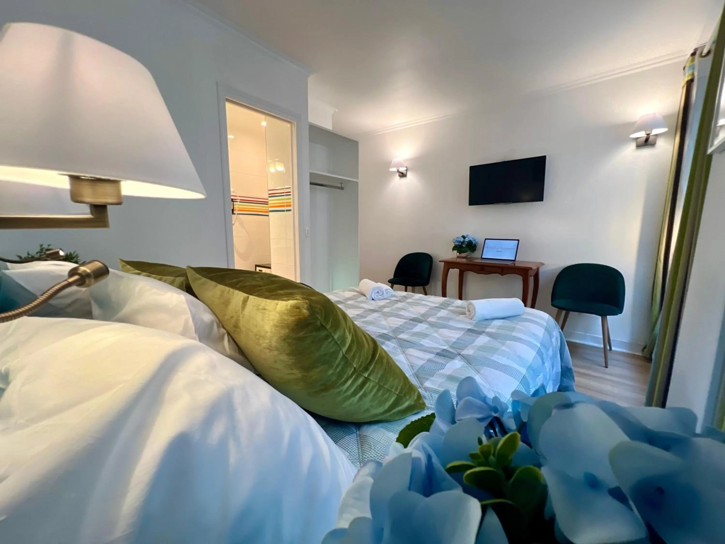 Bed in Hôtel La Sanguine