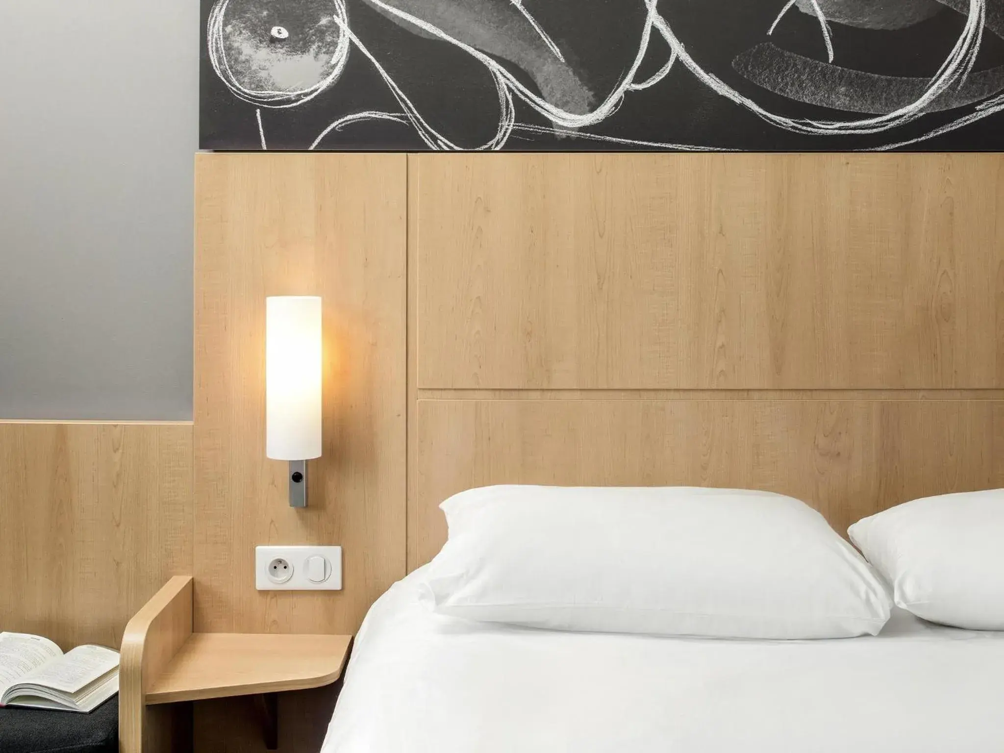 Bedroom, Bed in ibis Montceau les Mines Bedroom, Bed in ibis Montceau les Mines