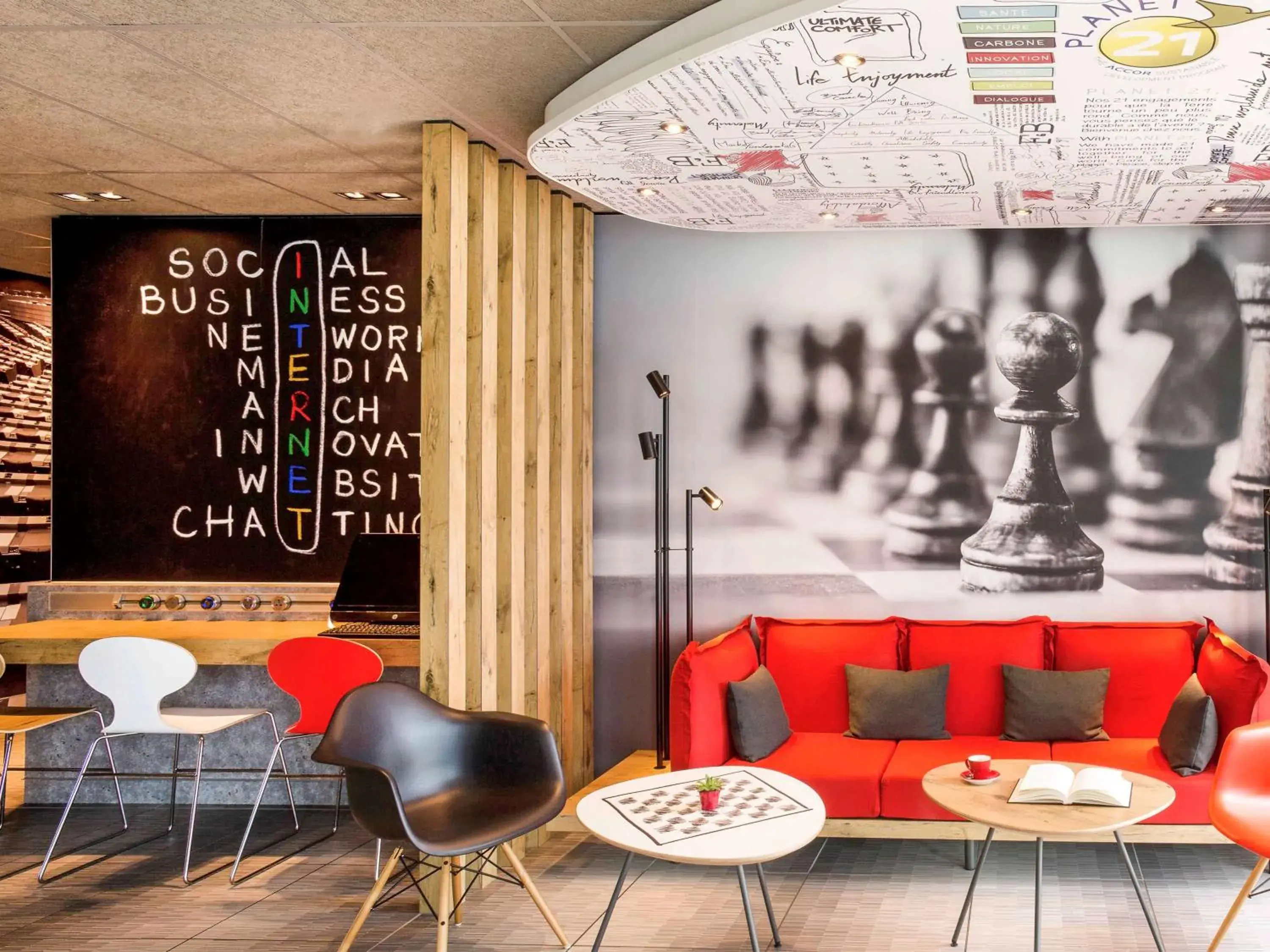 Lounge or bar in ibis Montceau les Mines Lounge or bar in ibis Montceau les Mines