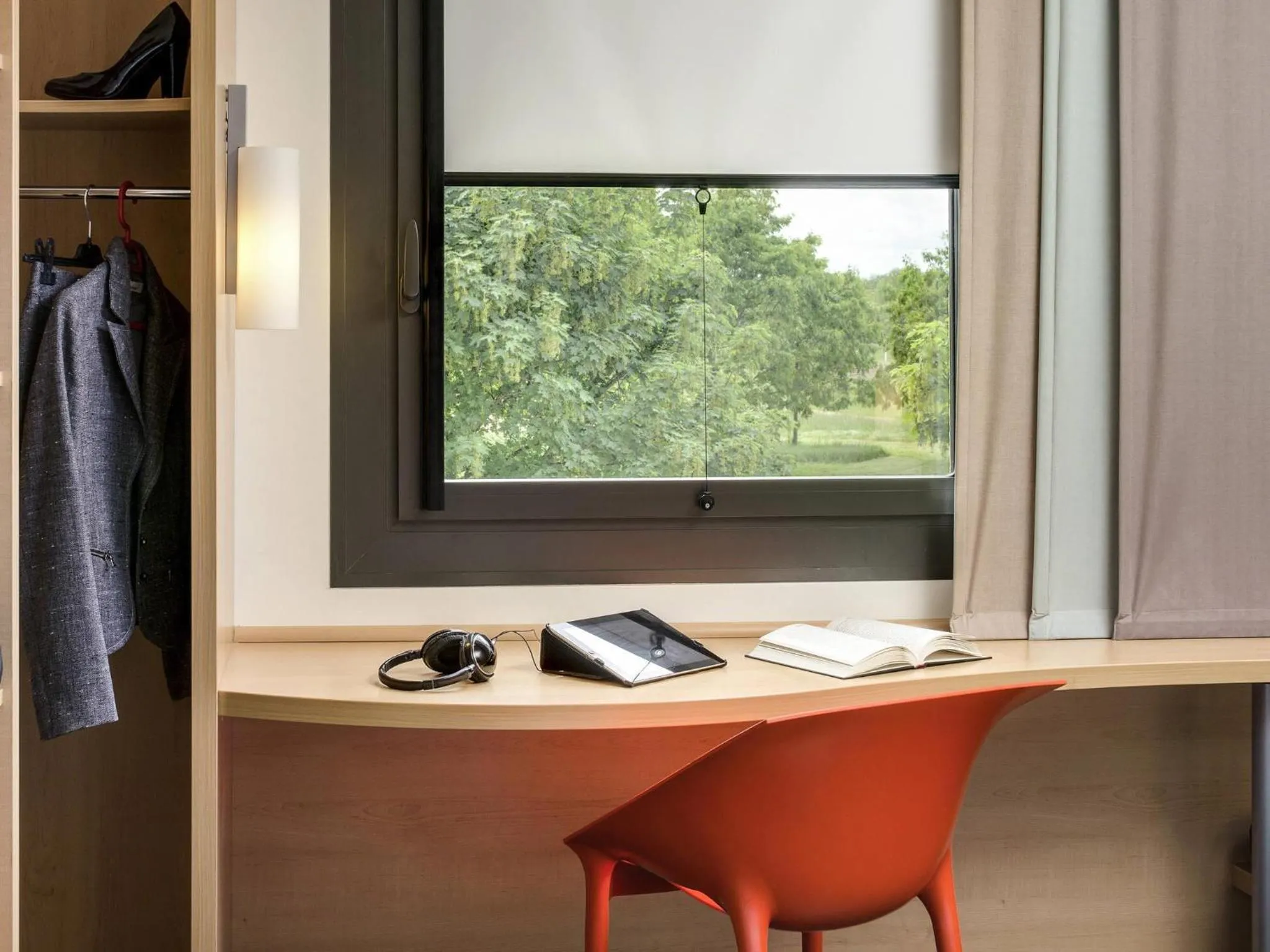 Bedroom in ibis Montceau les Mines