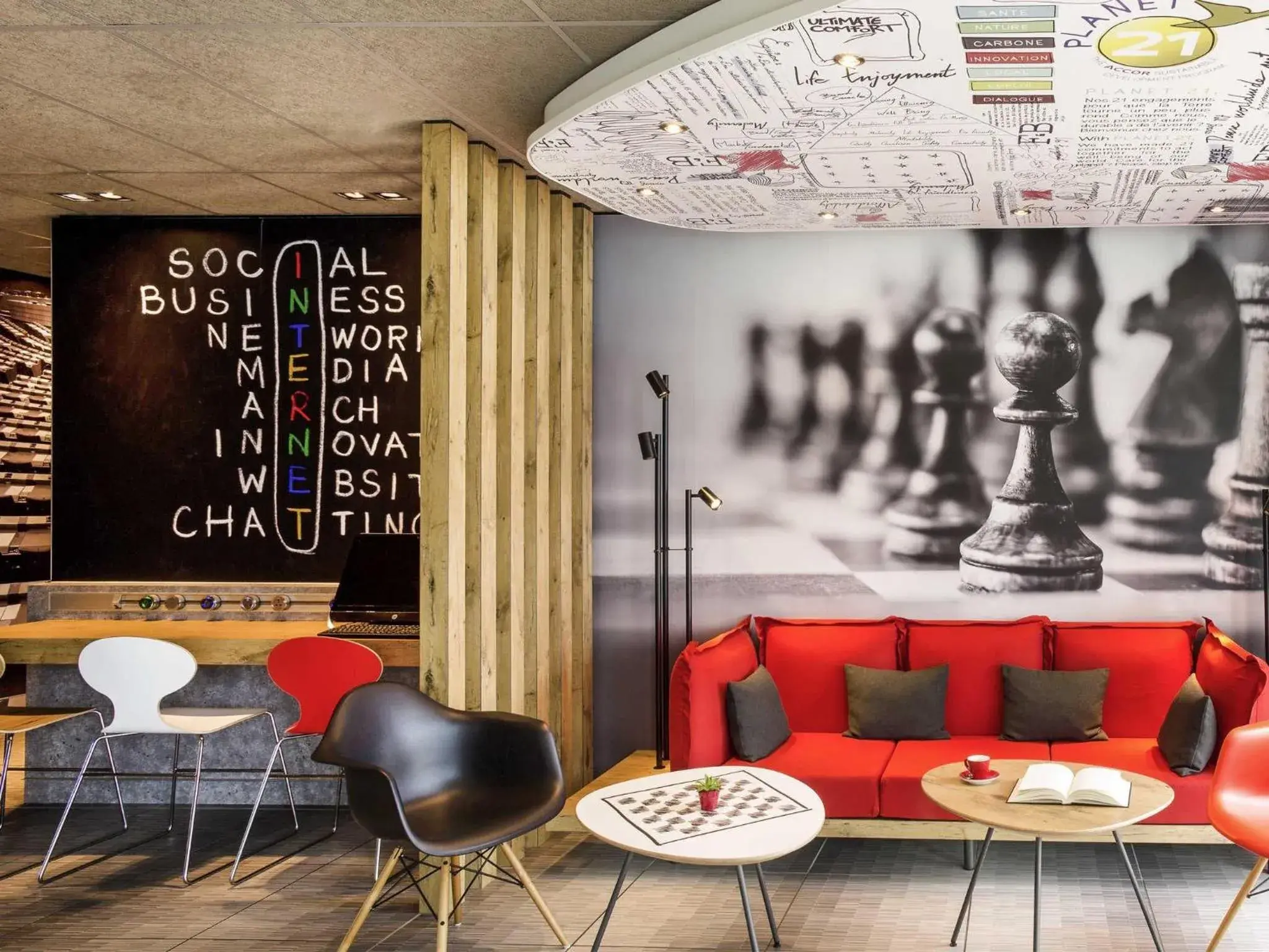 Lounge or bar in ibis Montceau les Mines Lounge or bar in ibis Montceau les Mines