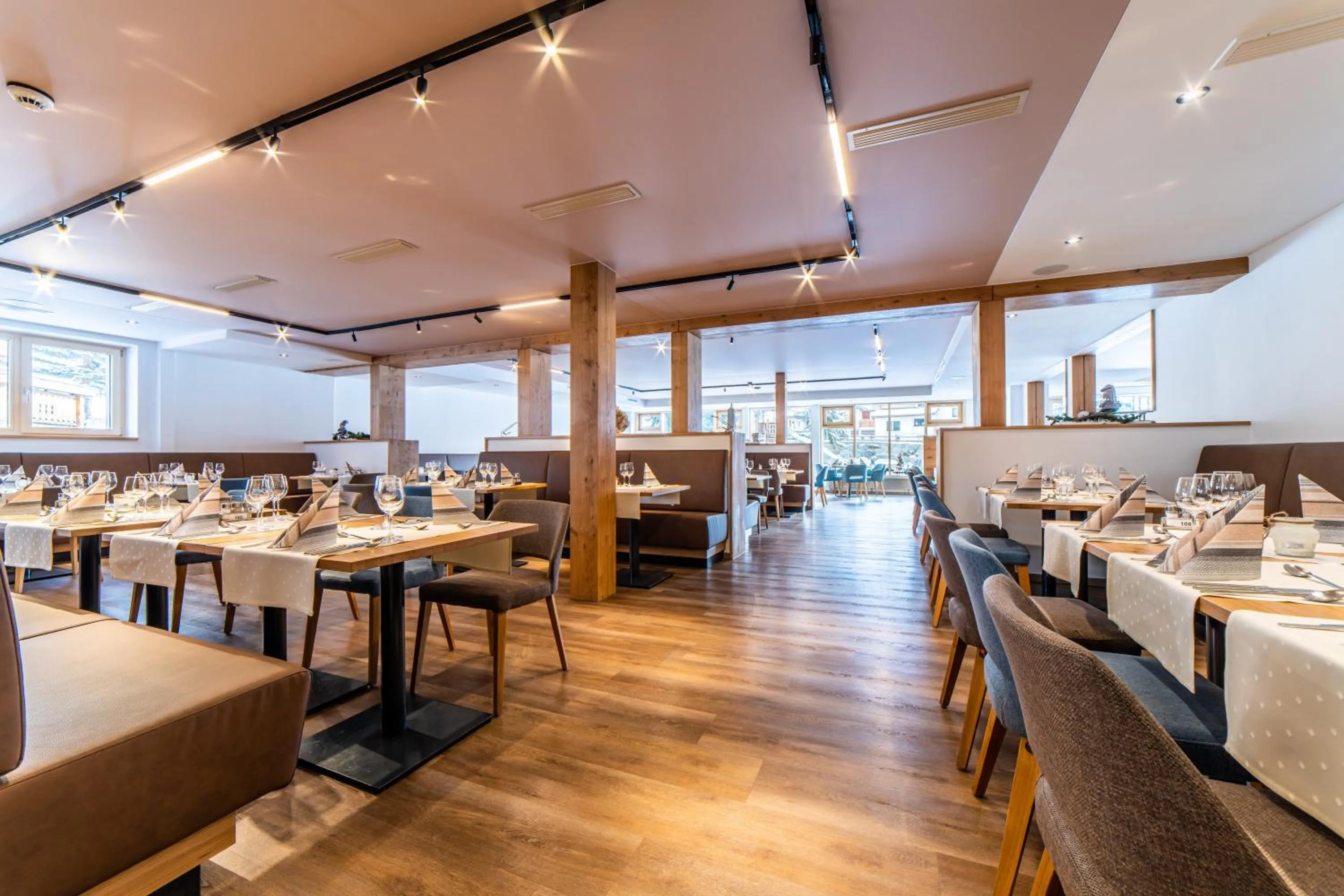 Restaurant/places to eat in Hotel Kristall-Saphir Superior