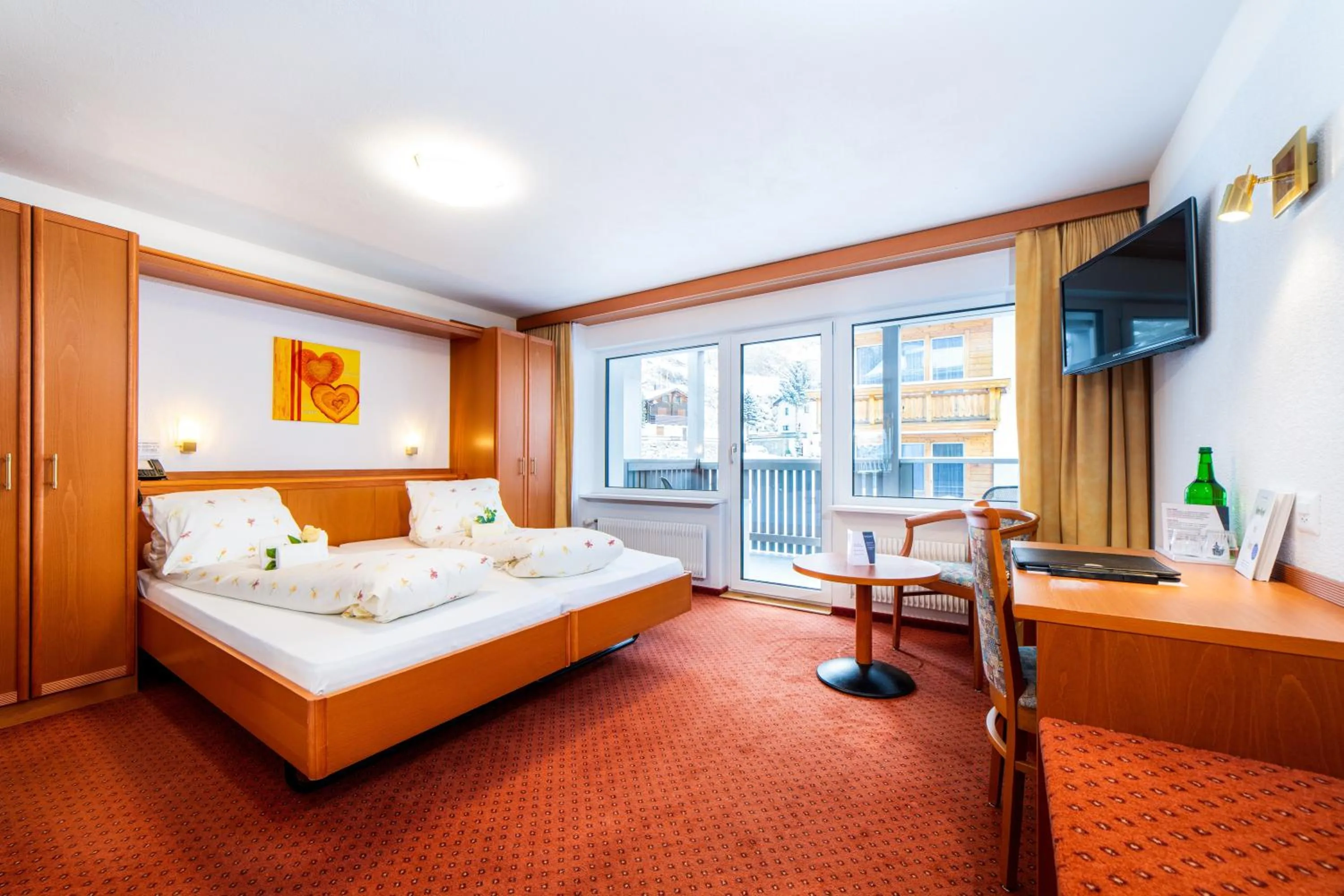 Bed in Hotel Kristall-Saphir Superior