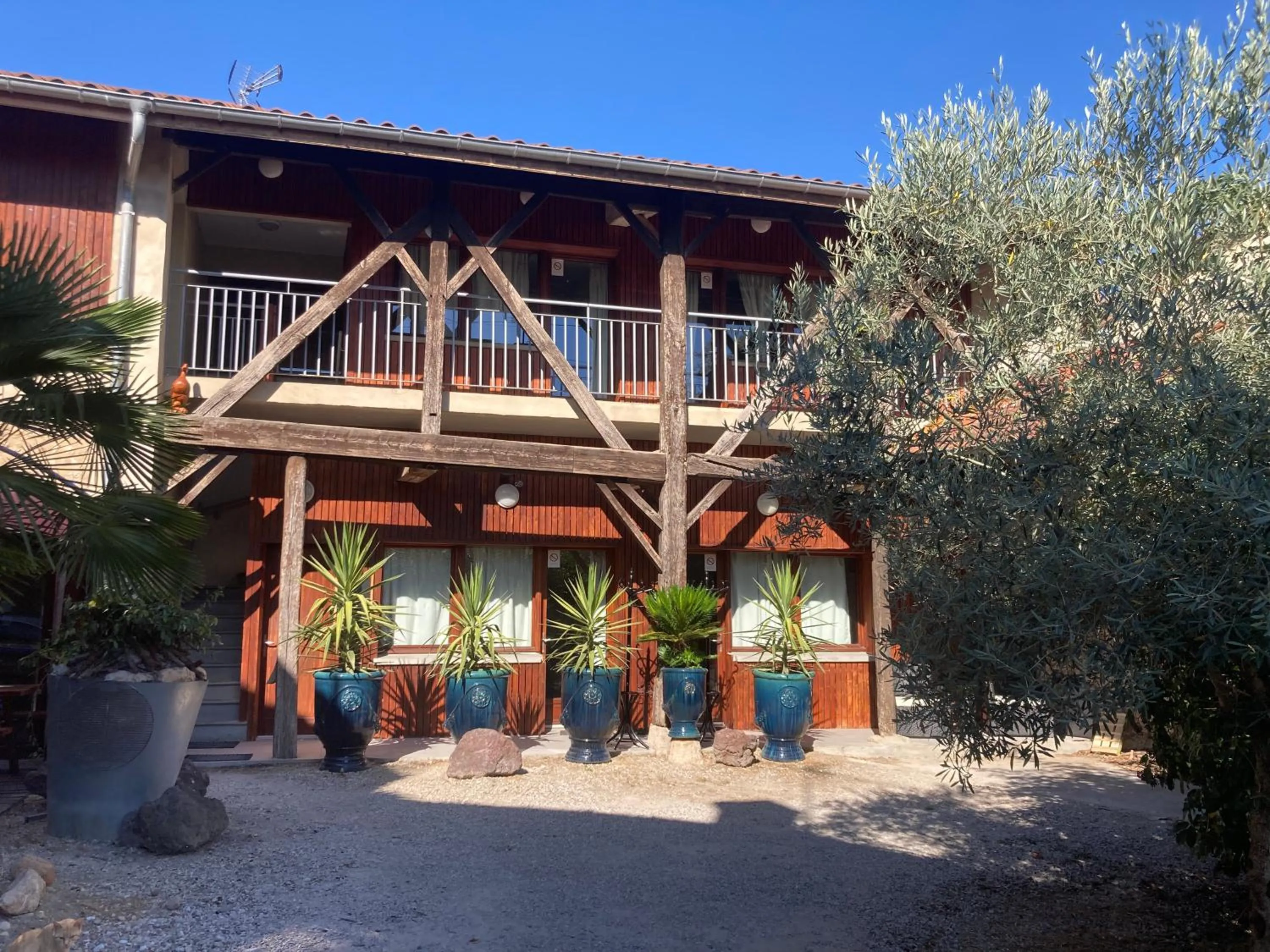 Property building in Chambres d hotes THE RESID