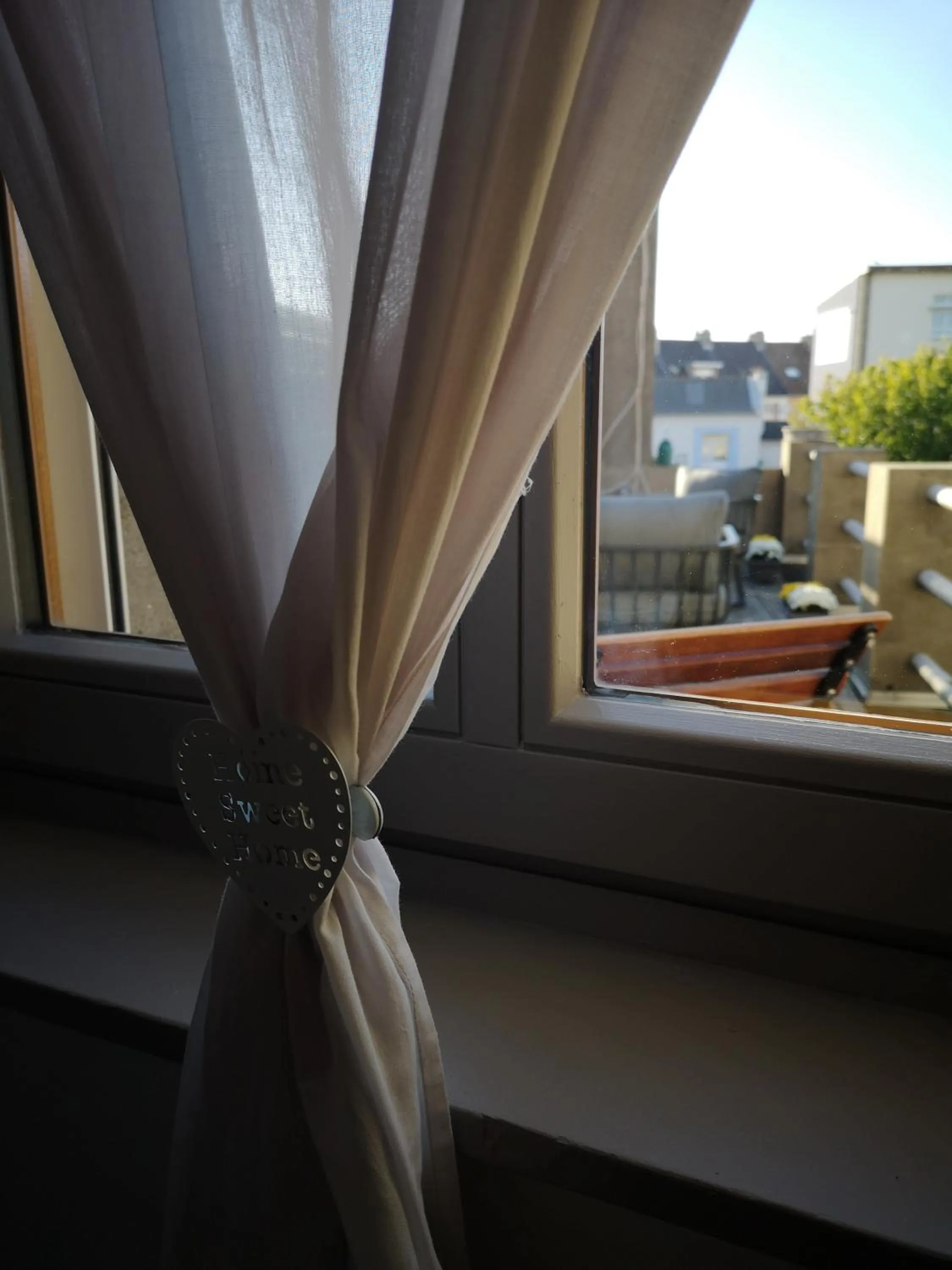 Decorative detail in Une affaire de famille