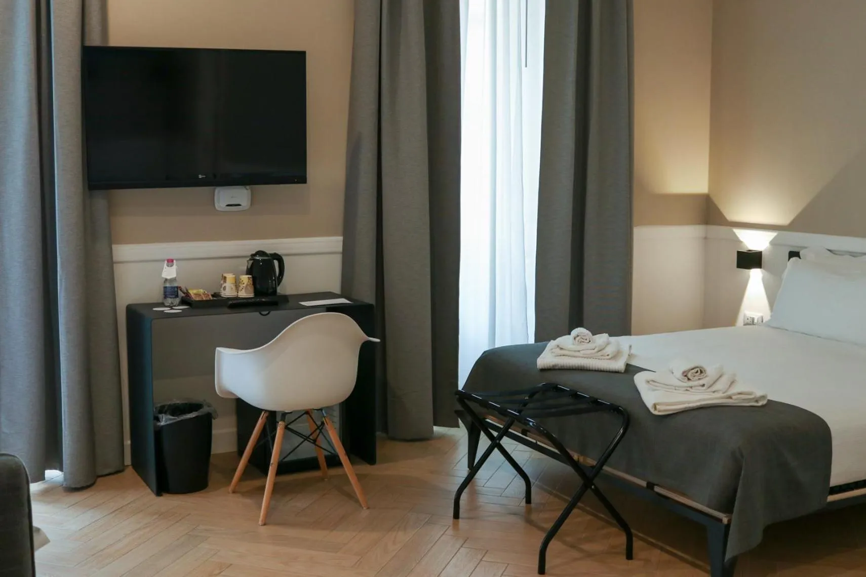 TV and multimedia, Bed in Elisabeth Boutique Rooms