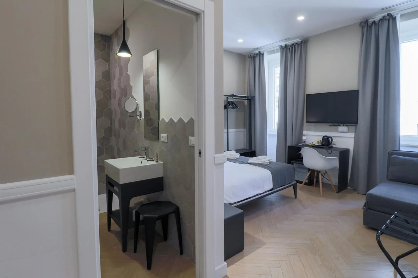 Bathroom, Bed in Elisabeth Boutique Rooms
