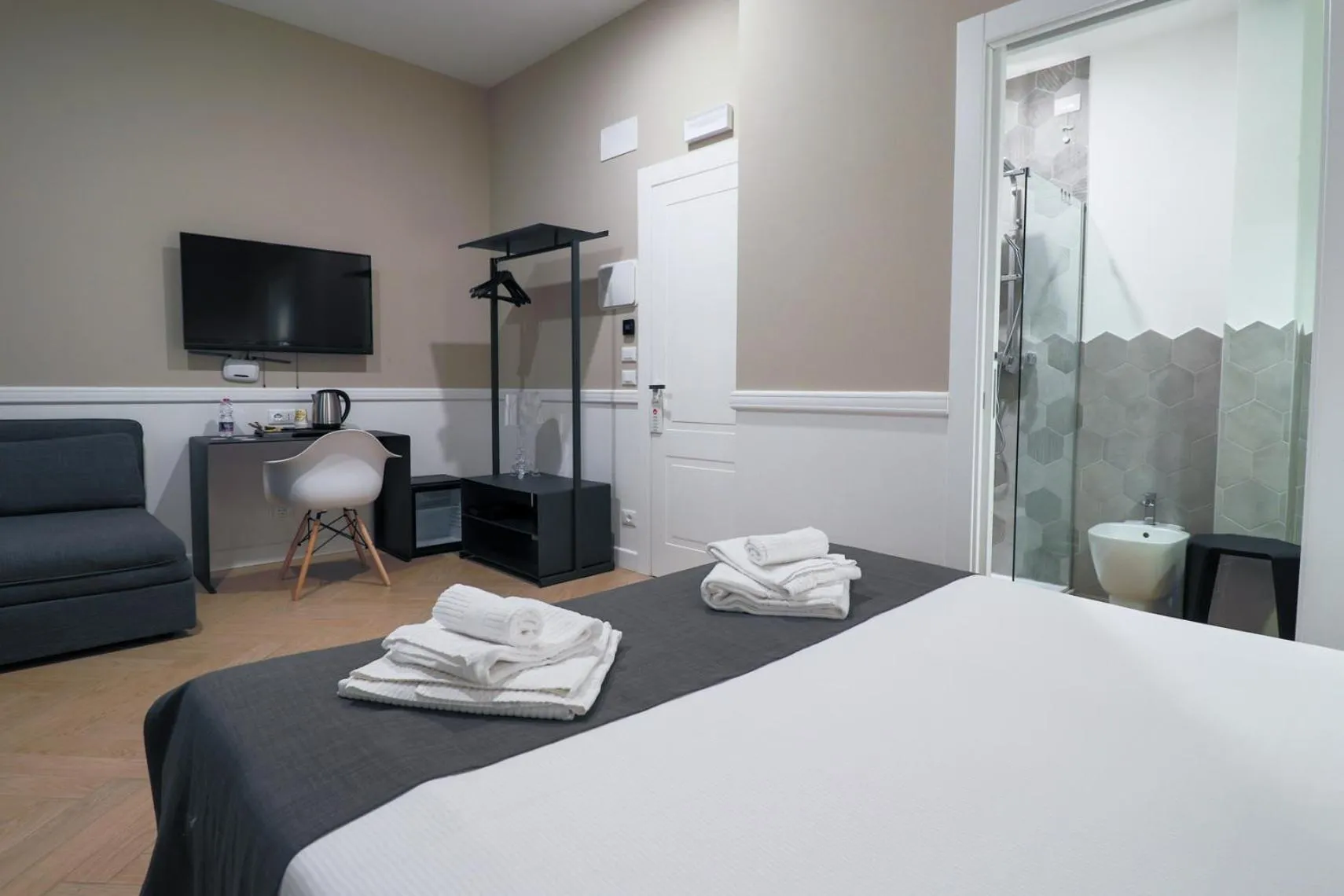 Photo of the whole room, Bed in Elisabeth Boutique Rooms