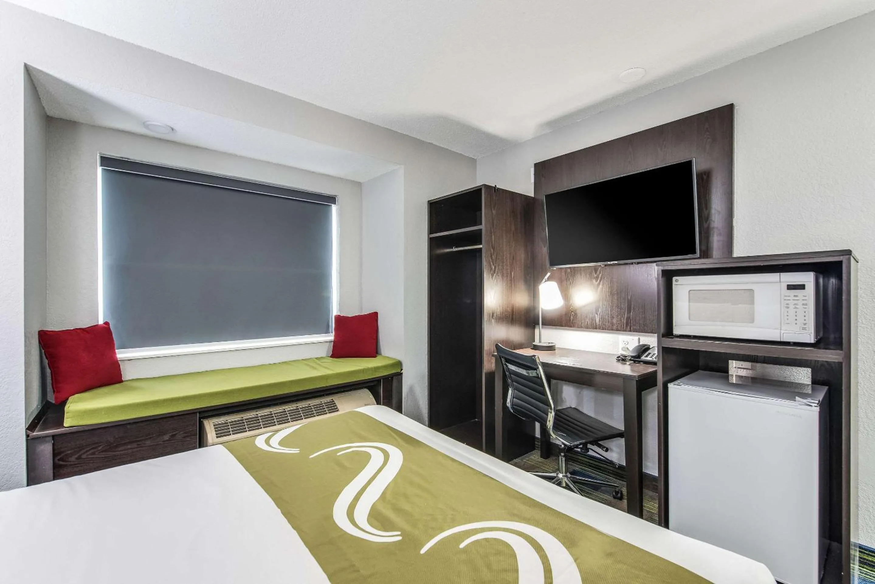 Photo of the whole room, Bed in Quality Inn Owatonna Near Medical Center