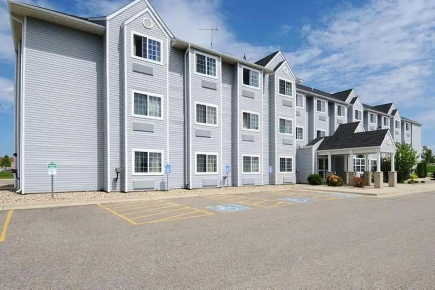 Property Building in Quality Inn Owatonna Near Medical Center