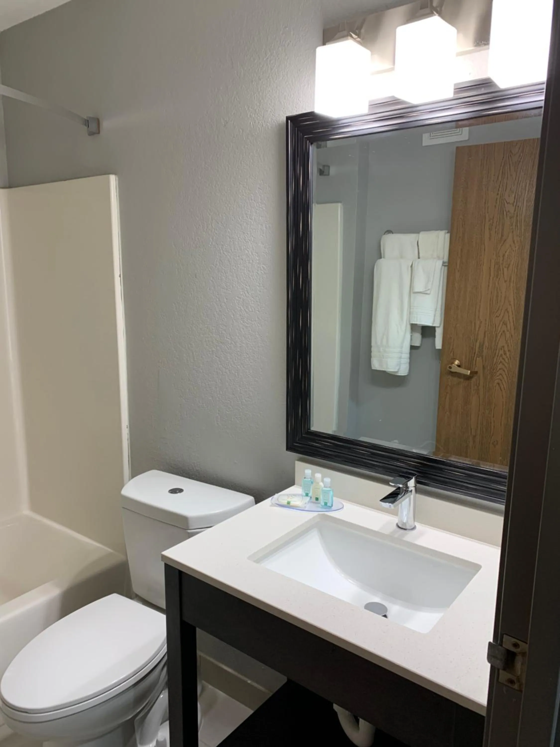 Bathroom in Quality Inn Owatonna Near Medical Center
